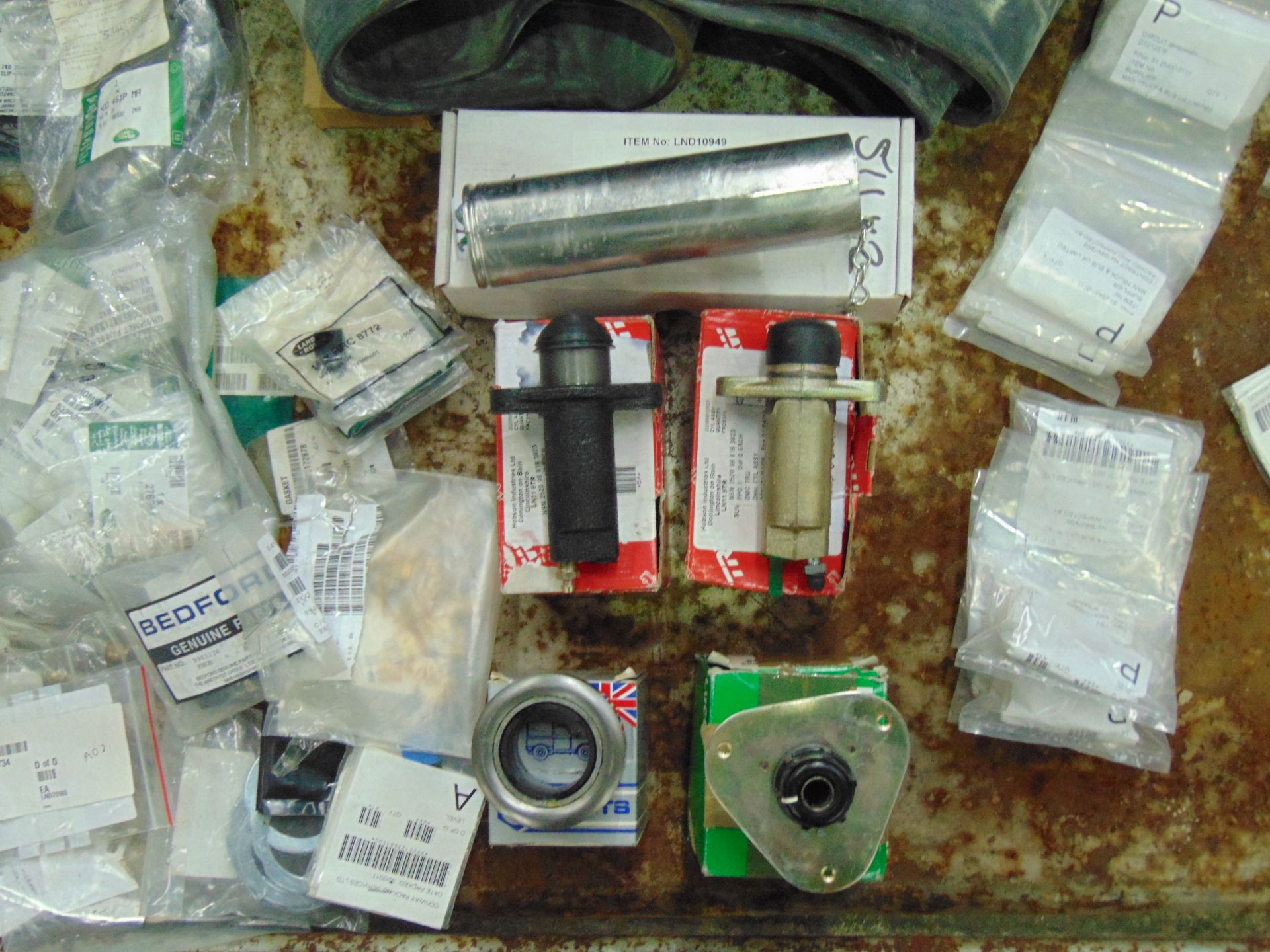 Mixed Stillage of Land Rover/Truck Parts - Image 3 of 6
