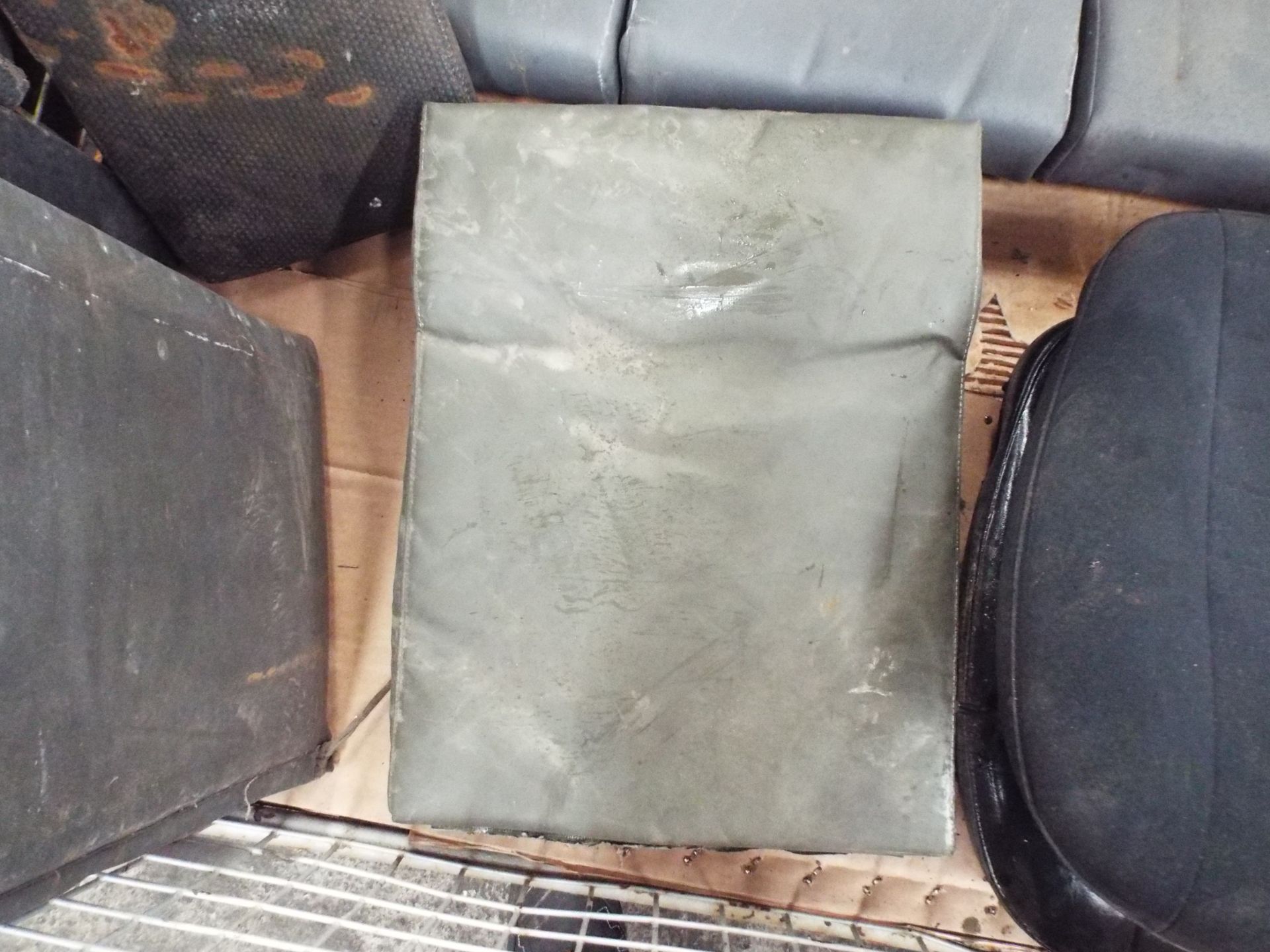 Mixed Stillage of Land Rover Seats/Cushions - Bild 5 aus 5