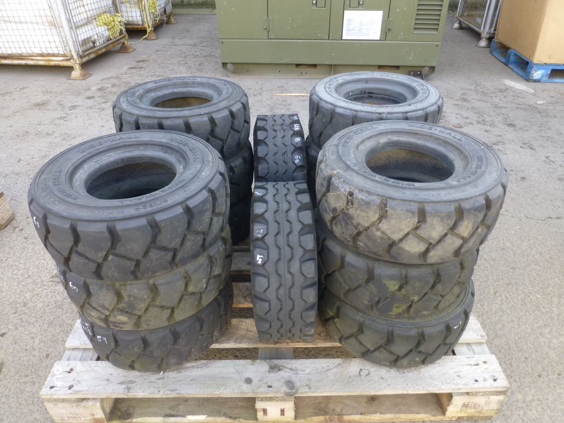14 x Mixed 18x7-8 Continental and Widewall Tyres