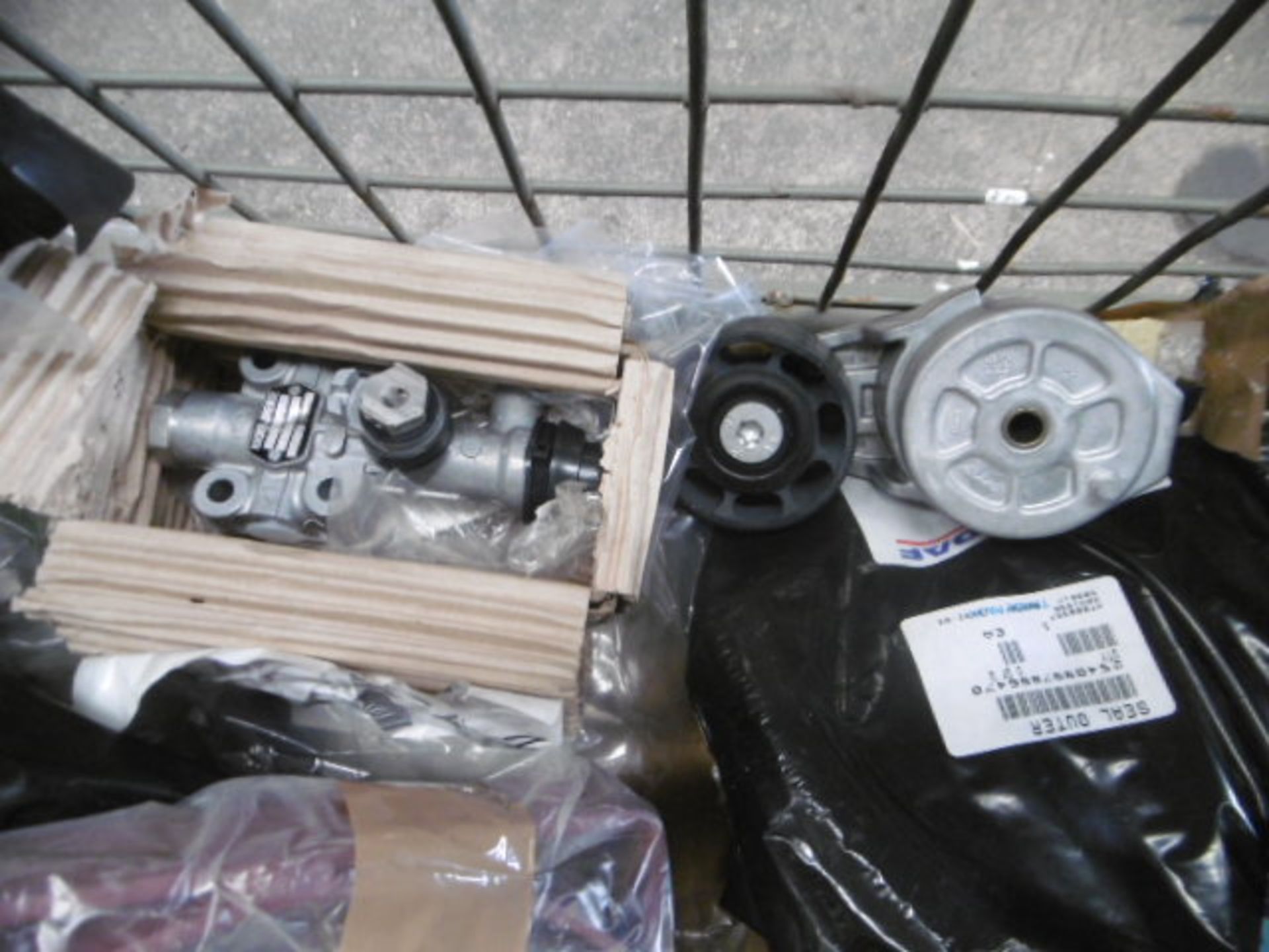 Mixed Stillage of Truck Parts - Image 6 of 11