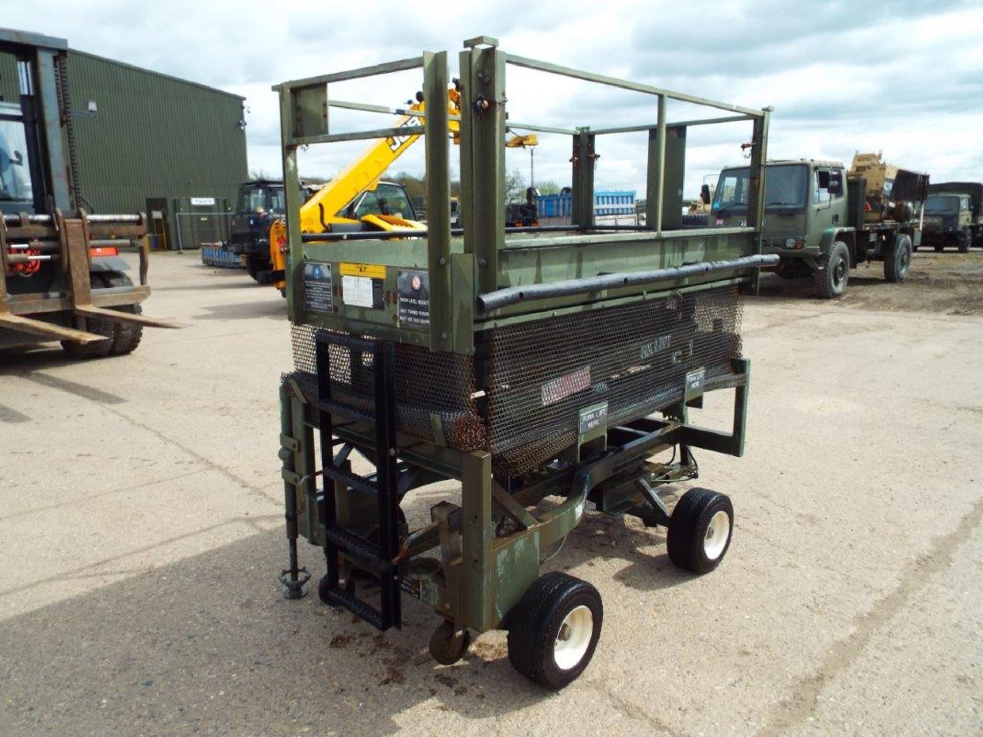 UK Lift 4m Mobile Hydraulic Work Platform - Image 5 of 18