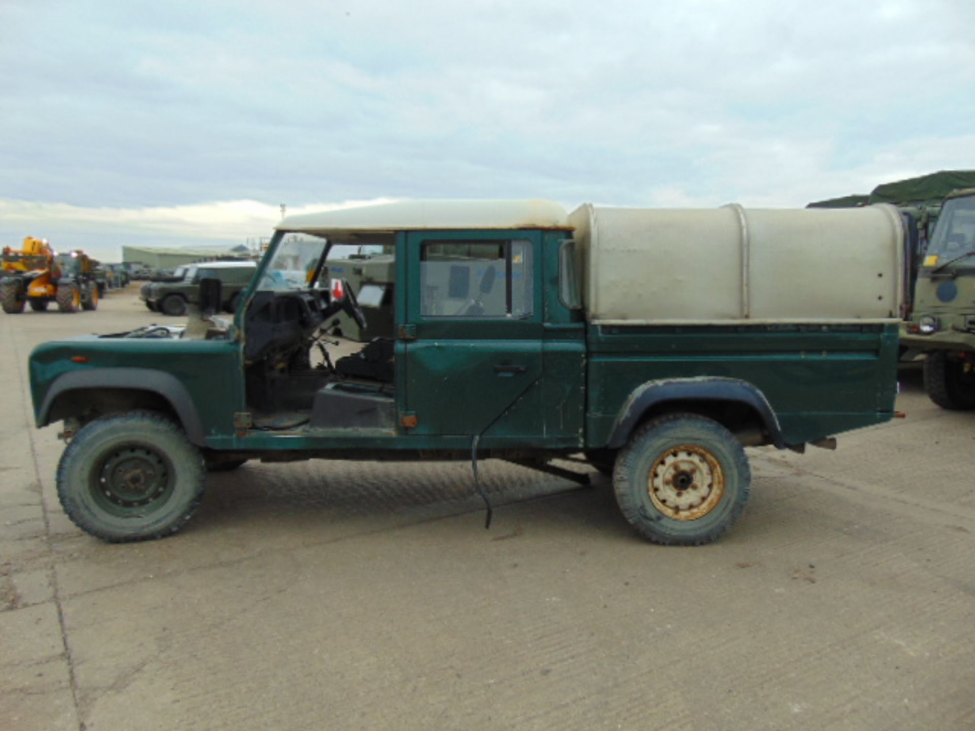 Land Rover Defender 130 TD5 Double Cab Pick Up - Image 4 of 16