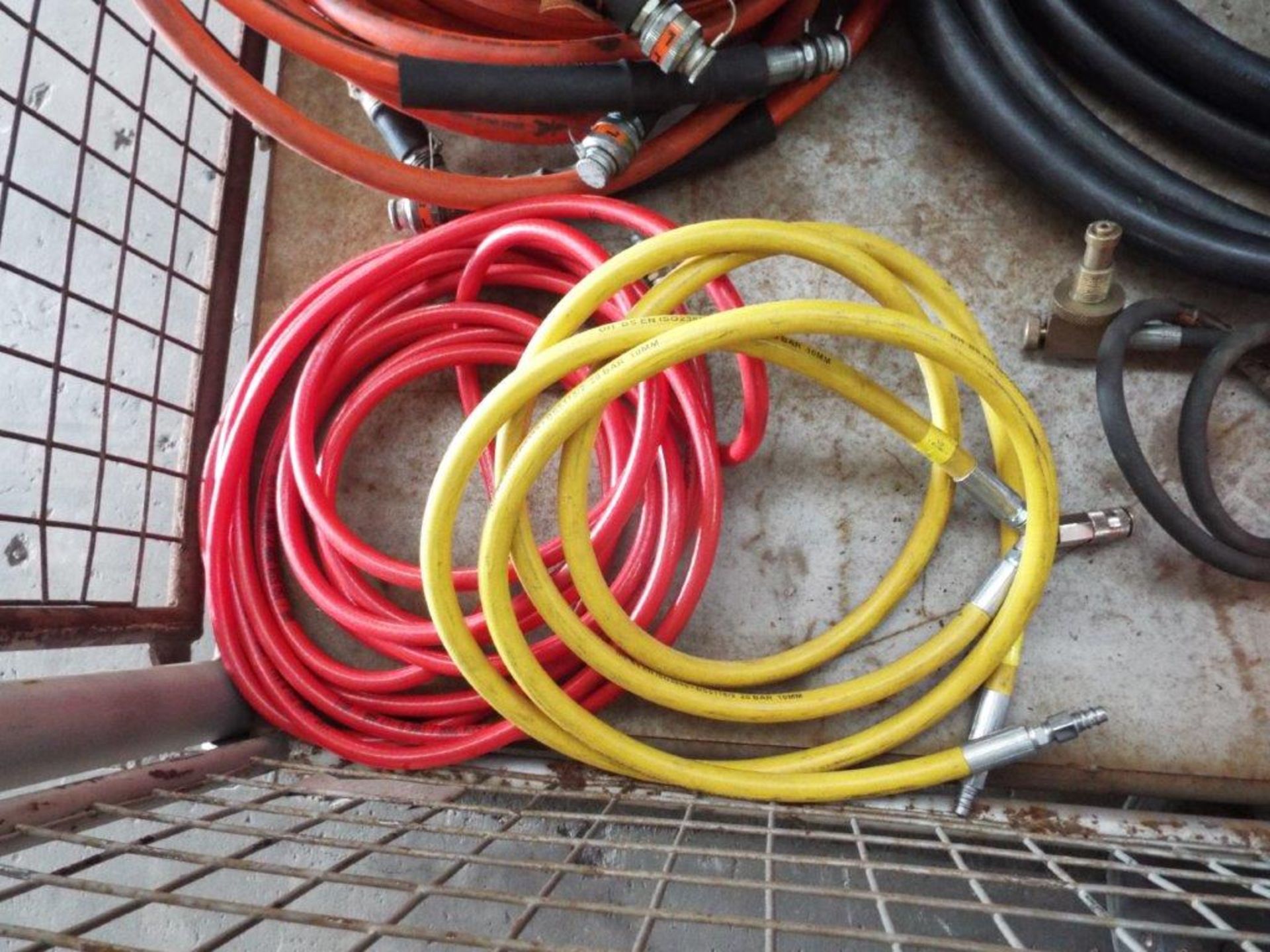 Mixed Stillage of Air Hoses and Couplings - Image 4 of 6