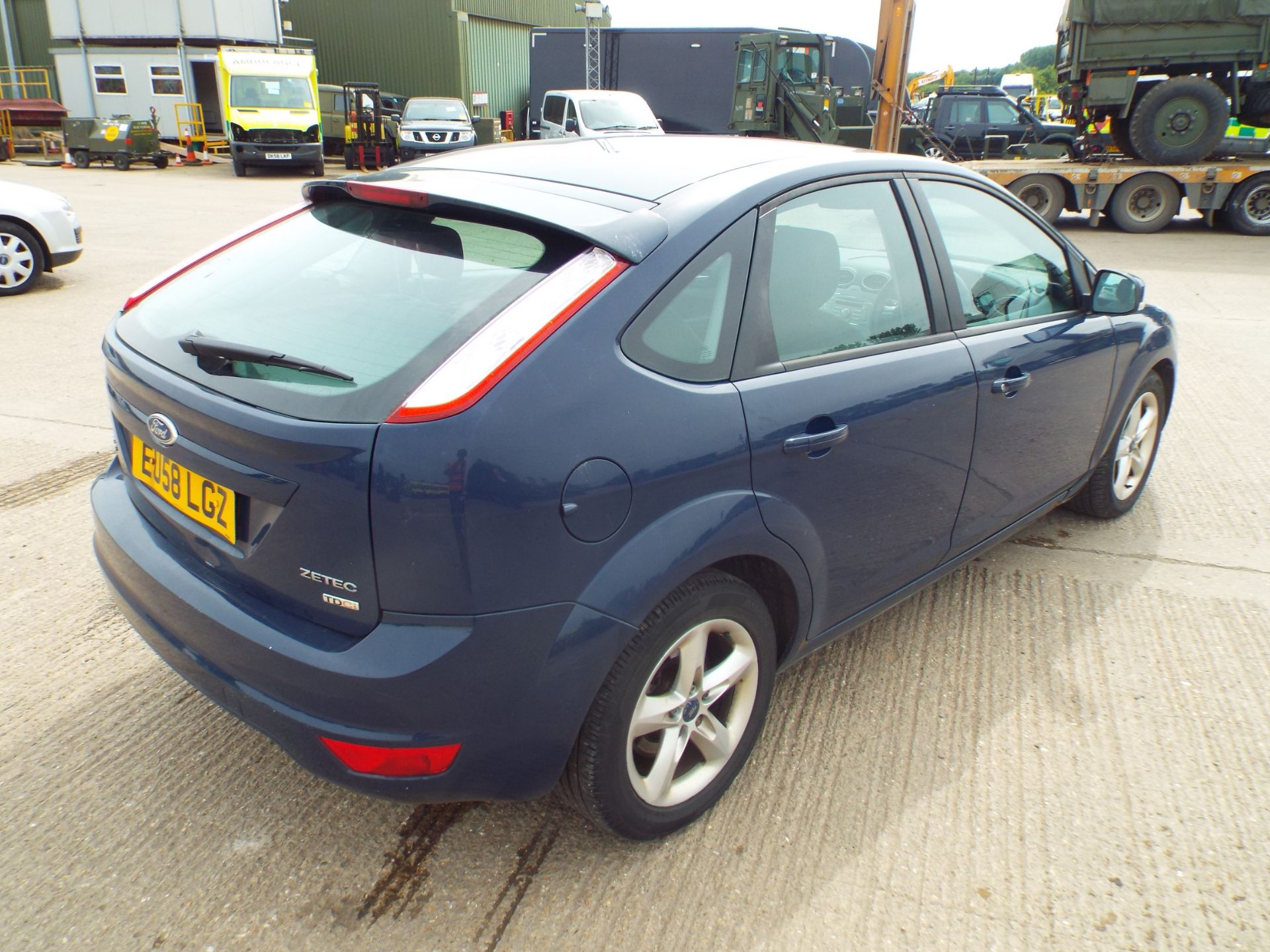 Ford Focus 1.8 TDDI Zetec Hatchback - Image 7 of 24