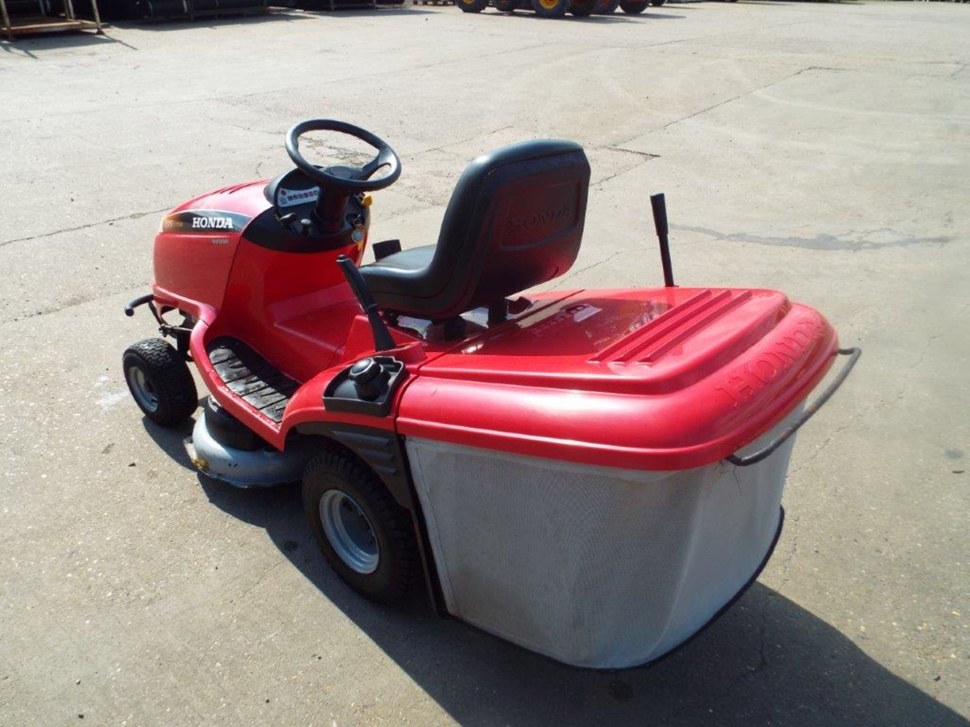 Honda HF2315 HME Ride On Mower with Grass Collector - Image 5 of 18
