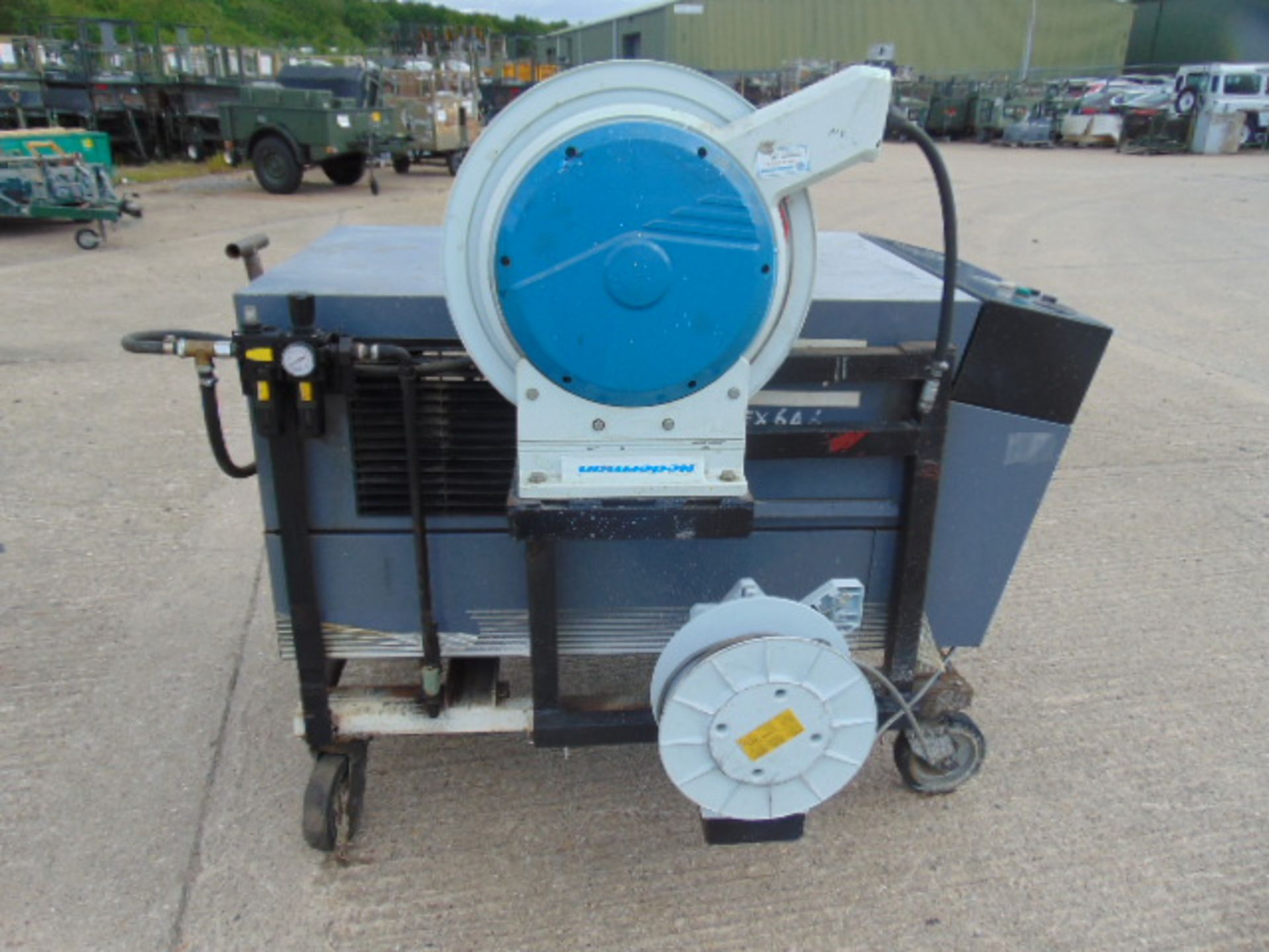 Atlas Copco LE9 Trolley Mounted Air Compressor with Hoses etc - Bild 8 aus 20