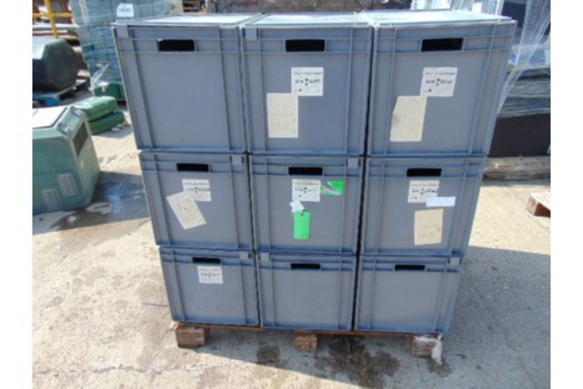 15 x Standard MoD Stackable Storage Boxes c/w Lids - Image 7 of 8