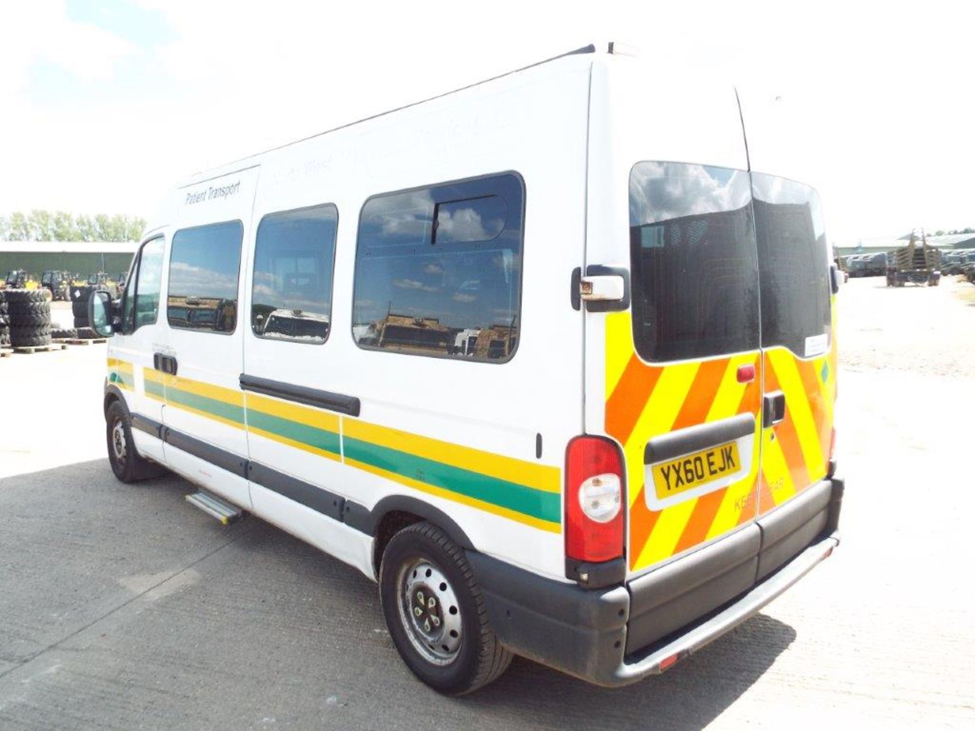 Renault Master 2.5 DCI Patient Transfer Bus with Ricon 350KG Tail Lift - Image 5 of 30