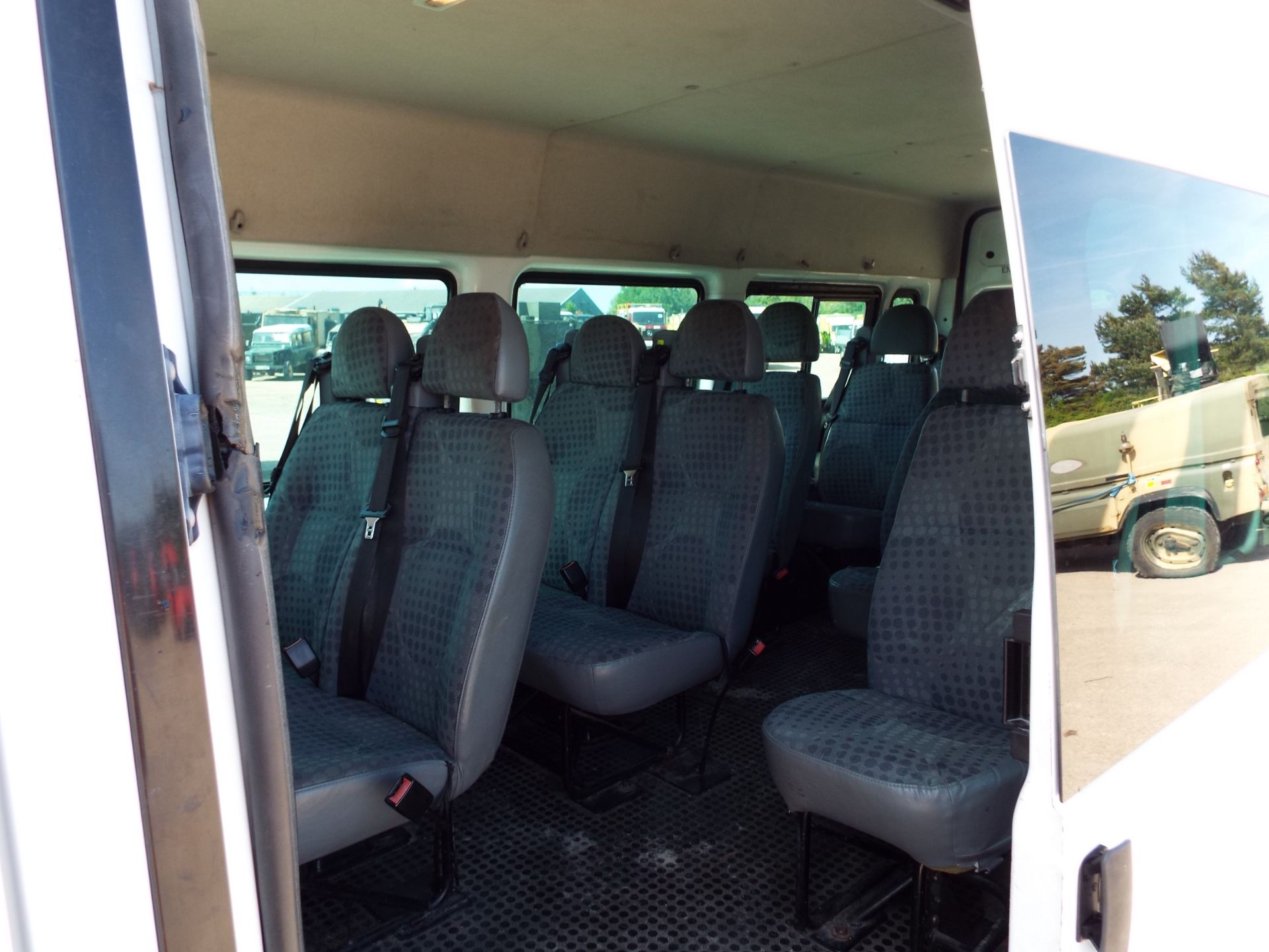 Ford Transit LWB 17 Seat Minibus - Bild 14 aus 18