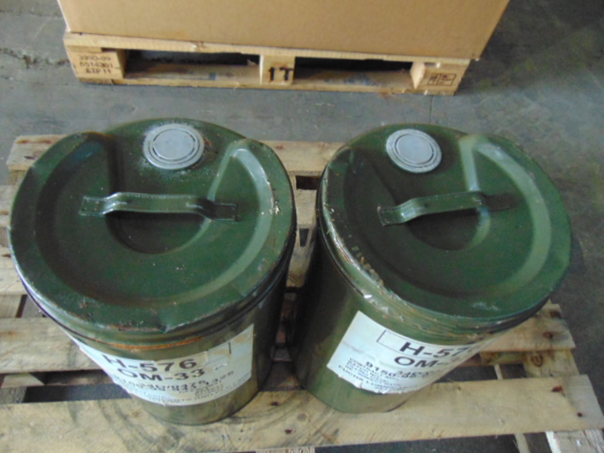 2 x Unissued 25L Drums of H-576 OM-33 Hydraulic Oil - Bild 4 aus 4