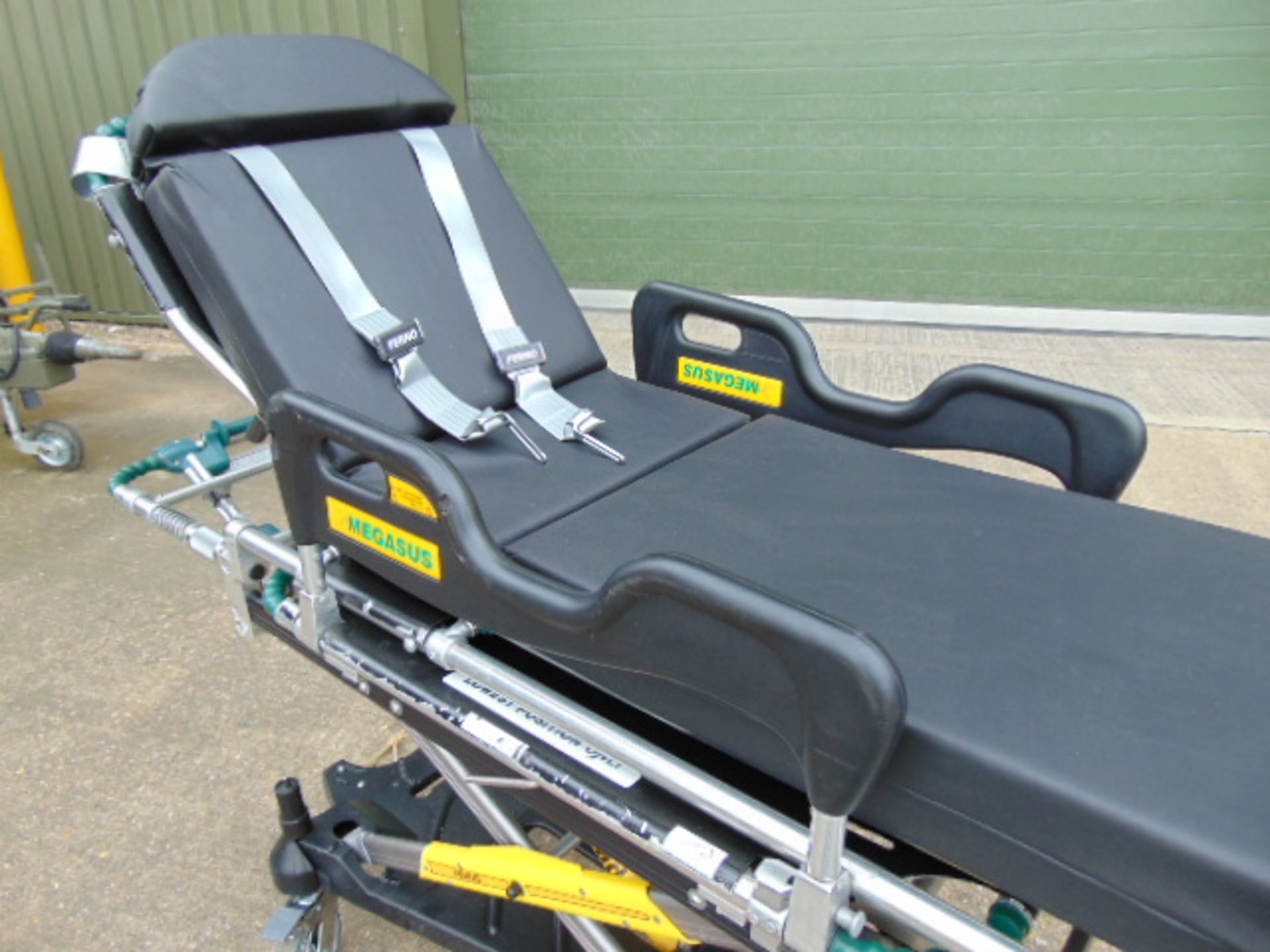 2006 Ferno Megasus Bariatric Ambulance Stretcher - Image 3 of 11