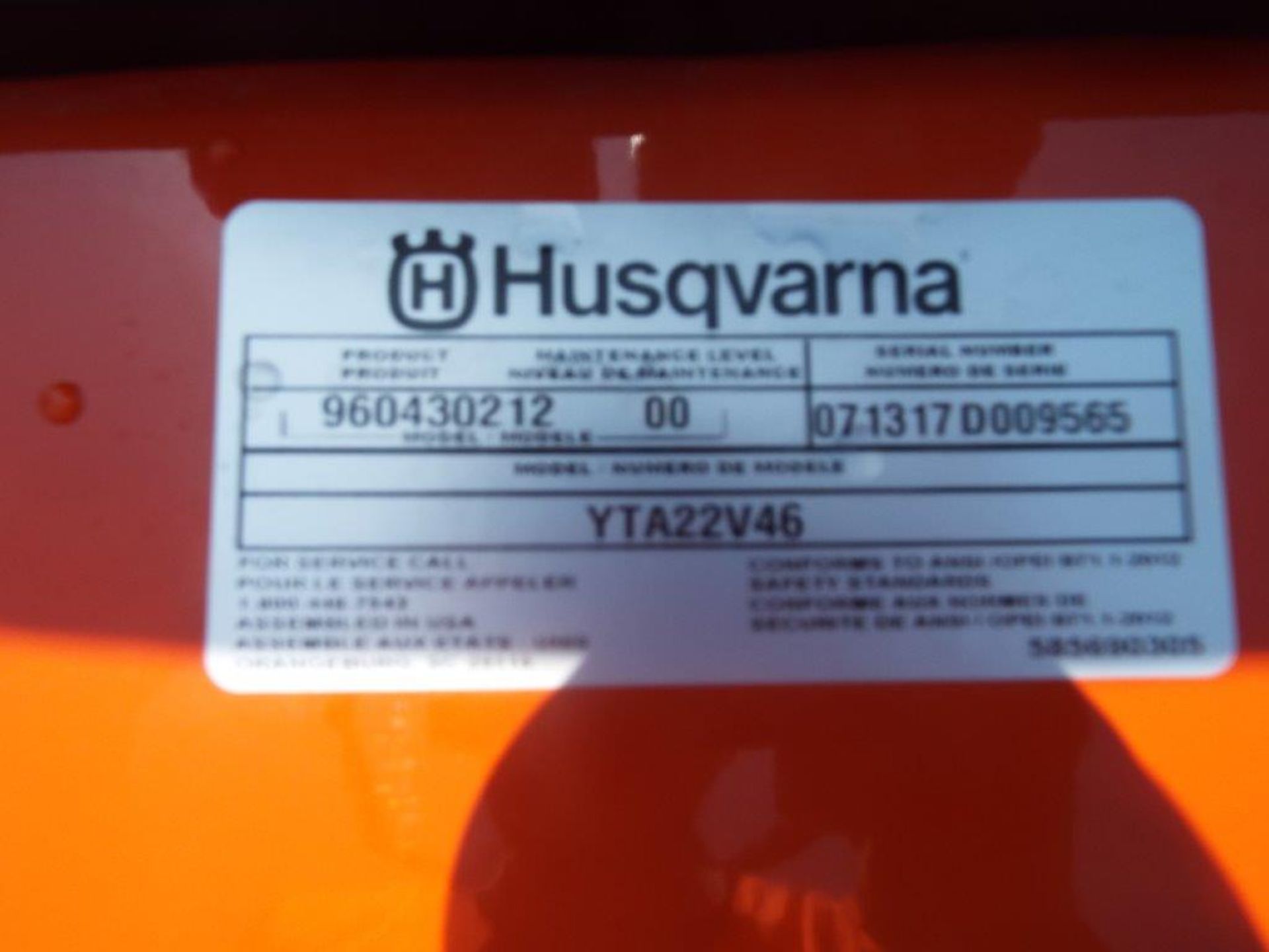 Husqvarna YTA22V46 22-HP V-twin Automatic 46-in Ride On Lawn Tractor - Bild 19 aus 26