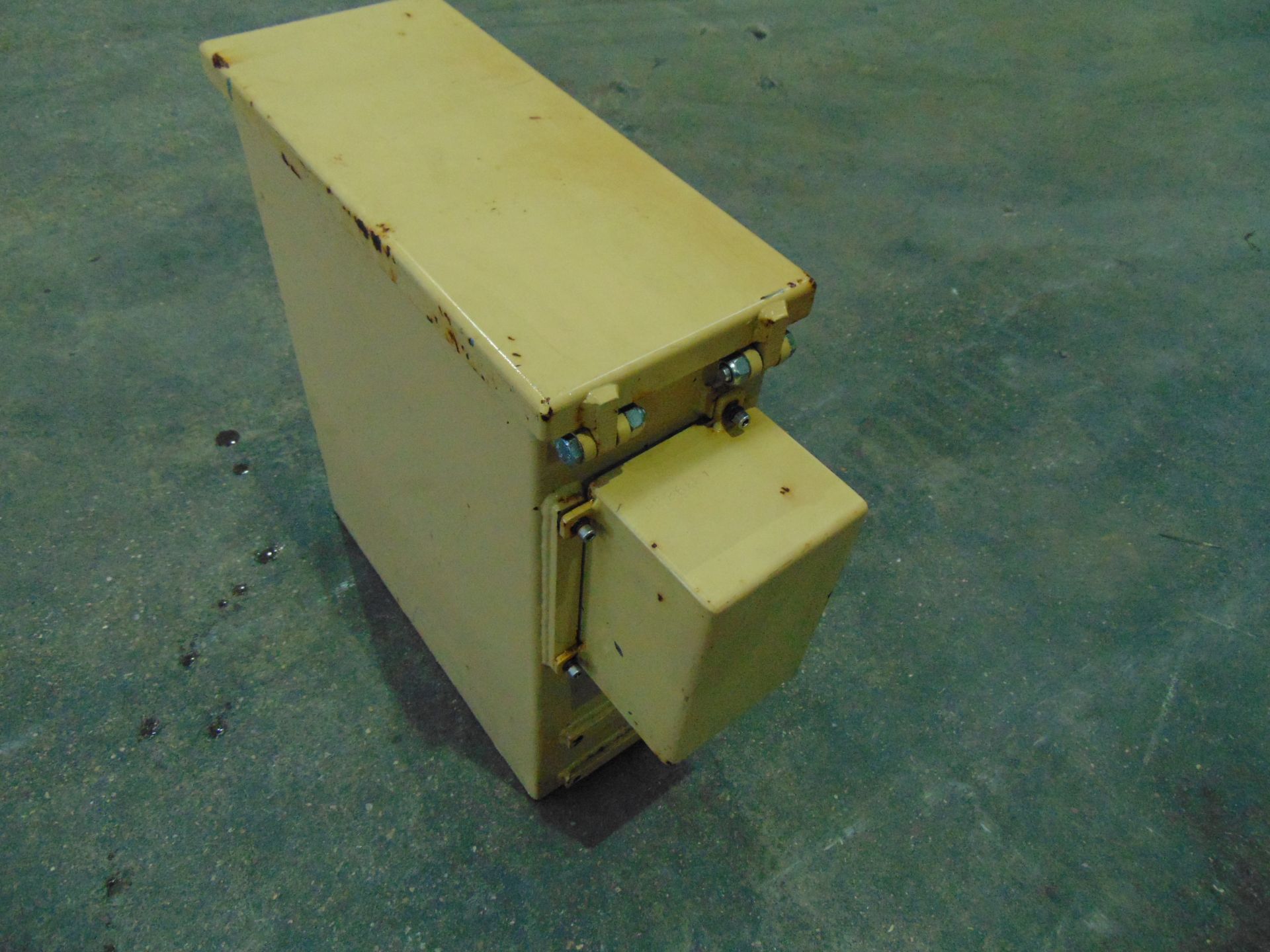 Vehicle Mounted Jerry Can Stowage Box - Image 3 of 6