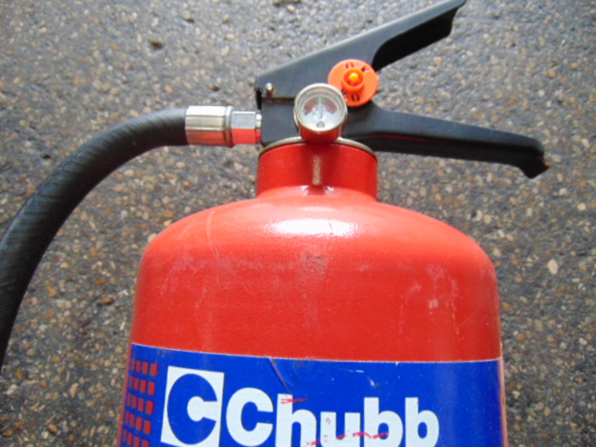 5 x Unissued Chubb 6KG ABC Powder Fire Extinguishers - Image 4 of 4