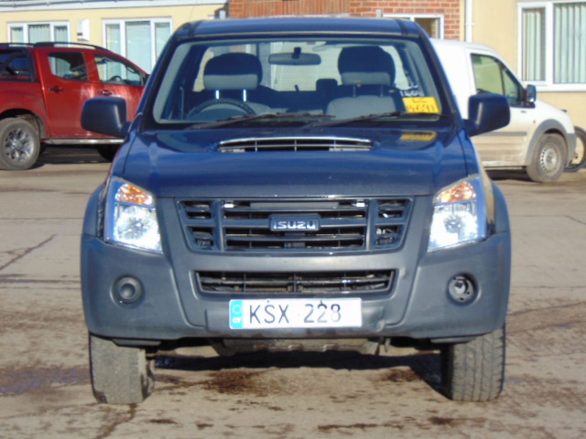 Isuzu D-Max Double Cab 2.5 Diesel 4 x 4 Pickup - Image 2 of 16