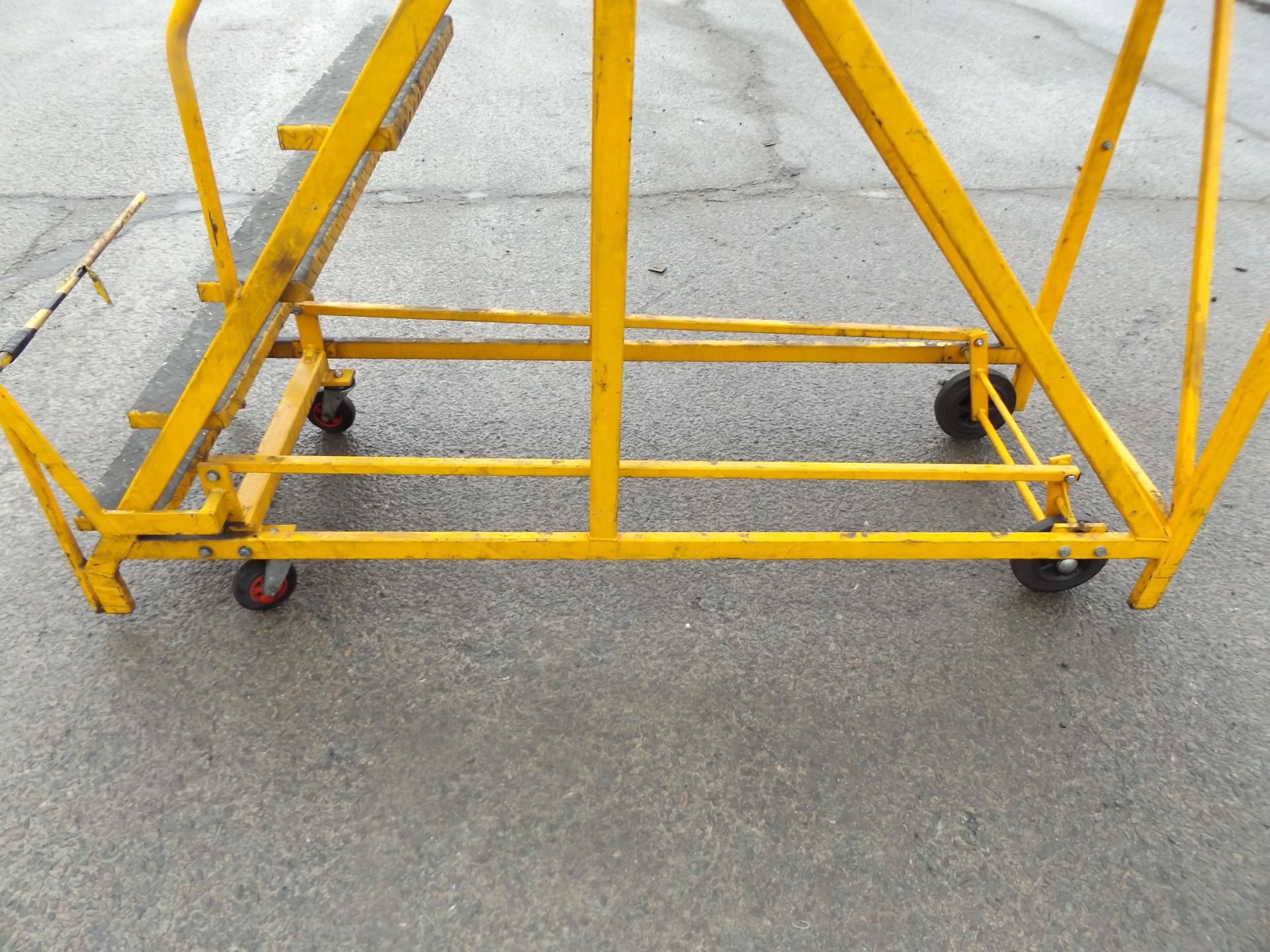 Build Power 6-Step mobile Warehouse Ladder - Image 5 of 6