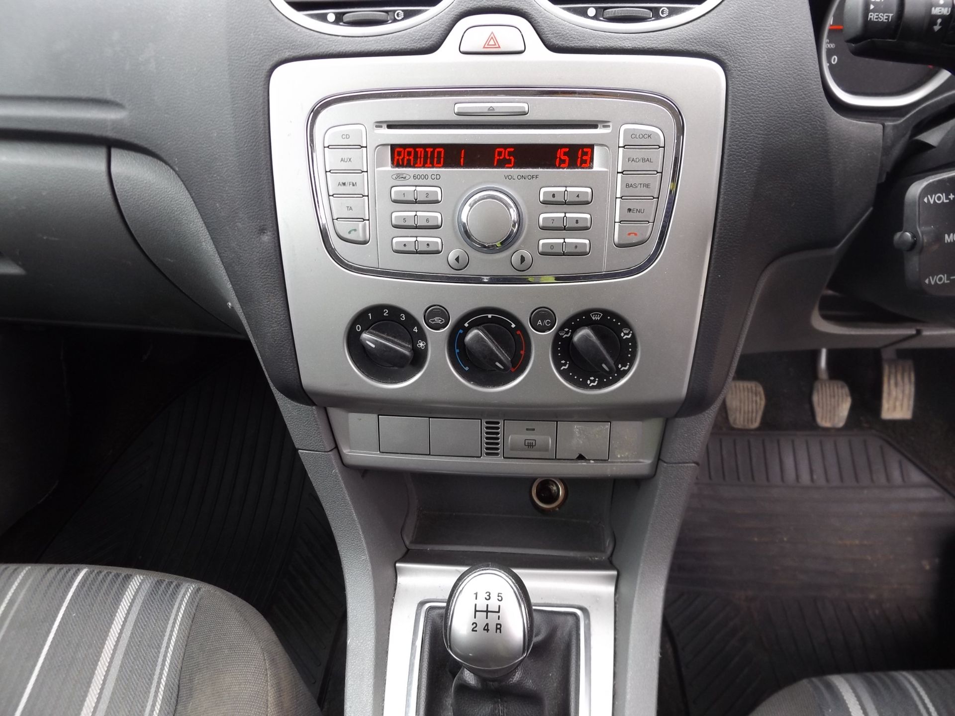 Ford Focus 1.8TDCi Estate - Image 11 of 20