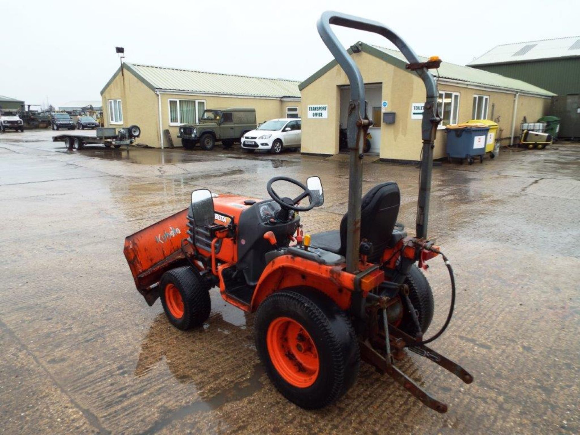 Kubota B1410D 4WD Diesel Powered Compact Tractor with Hydraulic Snow Plough Attachment - Image 5 of 25