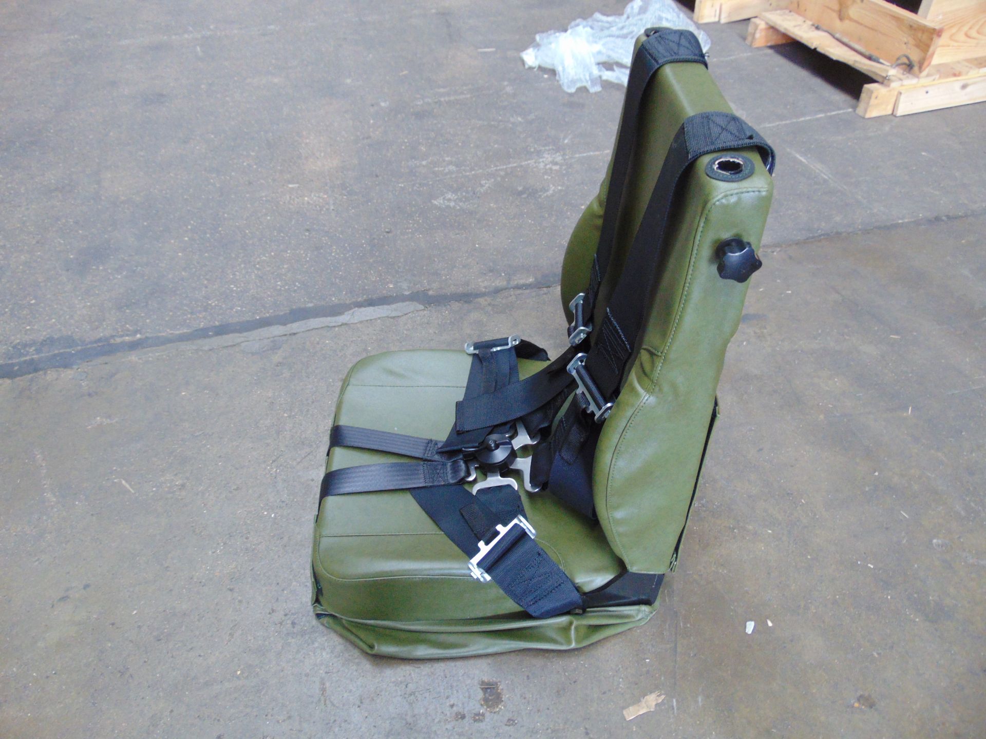 Unissued FV Drivers Seat Complete with 5 Point Harness - Bild 4 aus 9