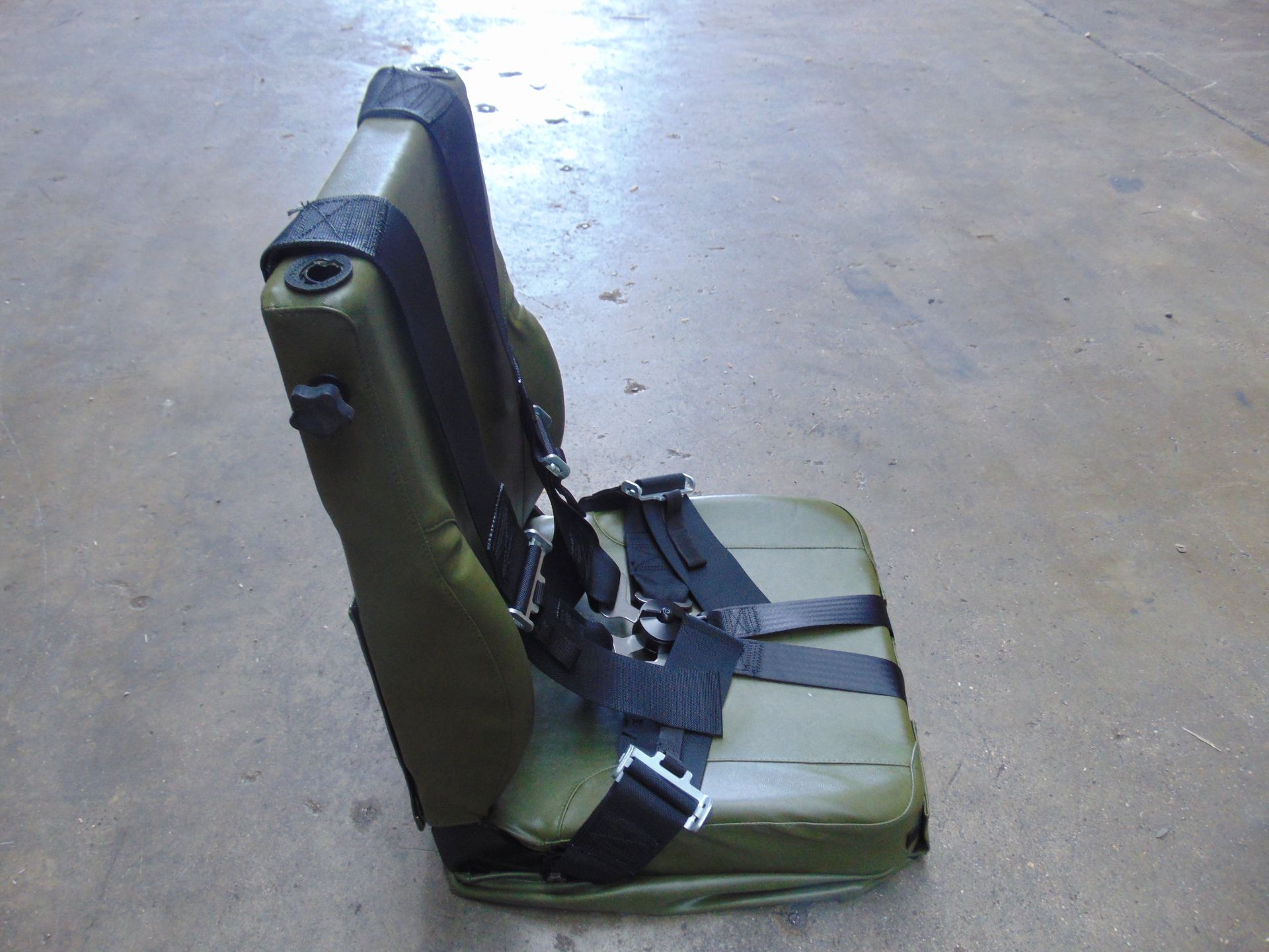 Unissued FV Drivers Seat Complete with 5 Point Harness - Bild 8 aus 9