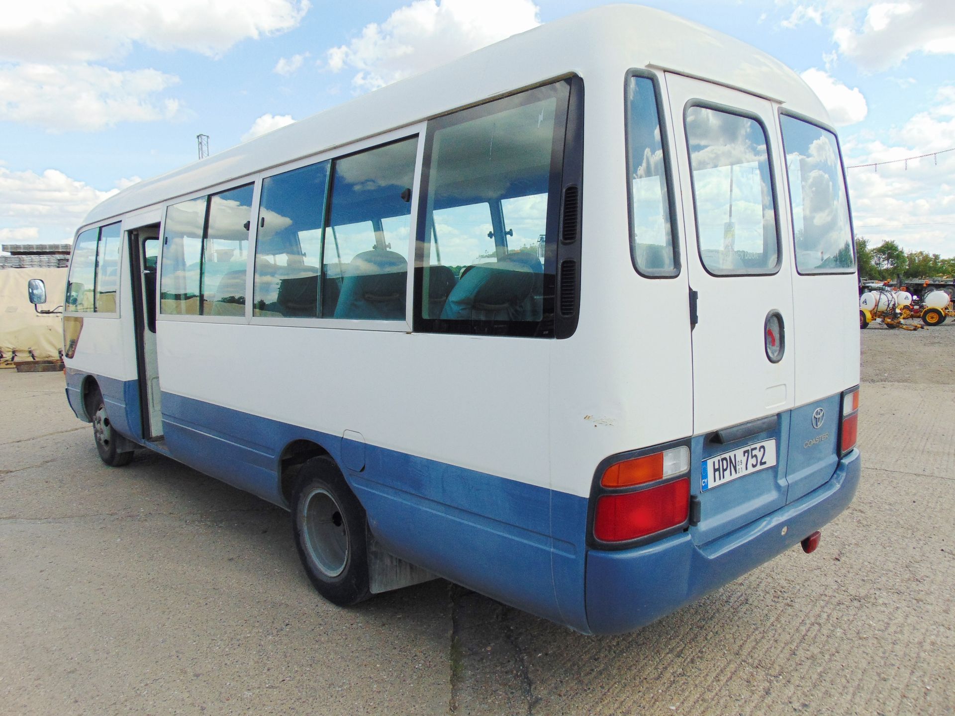 Toyota Coaster 21 seat Bus/Coach - Image 9 of 21