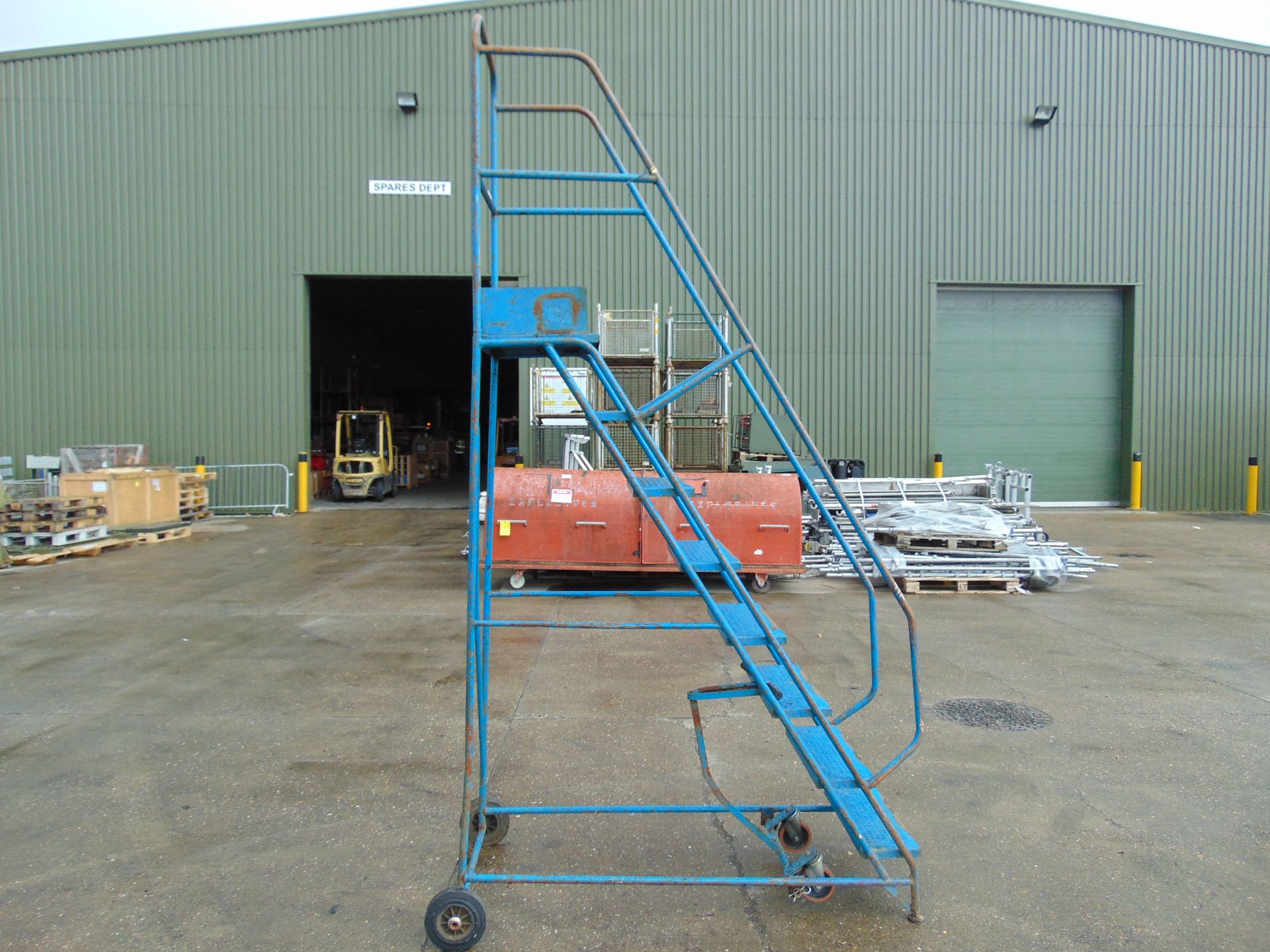 8-Step mobile Warehouse Ladder - Image 2 of 9