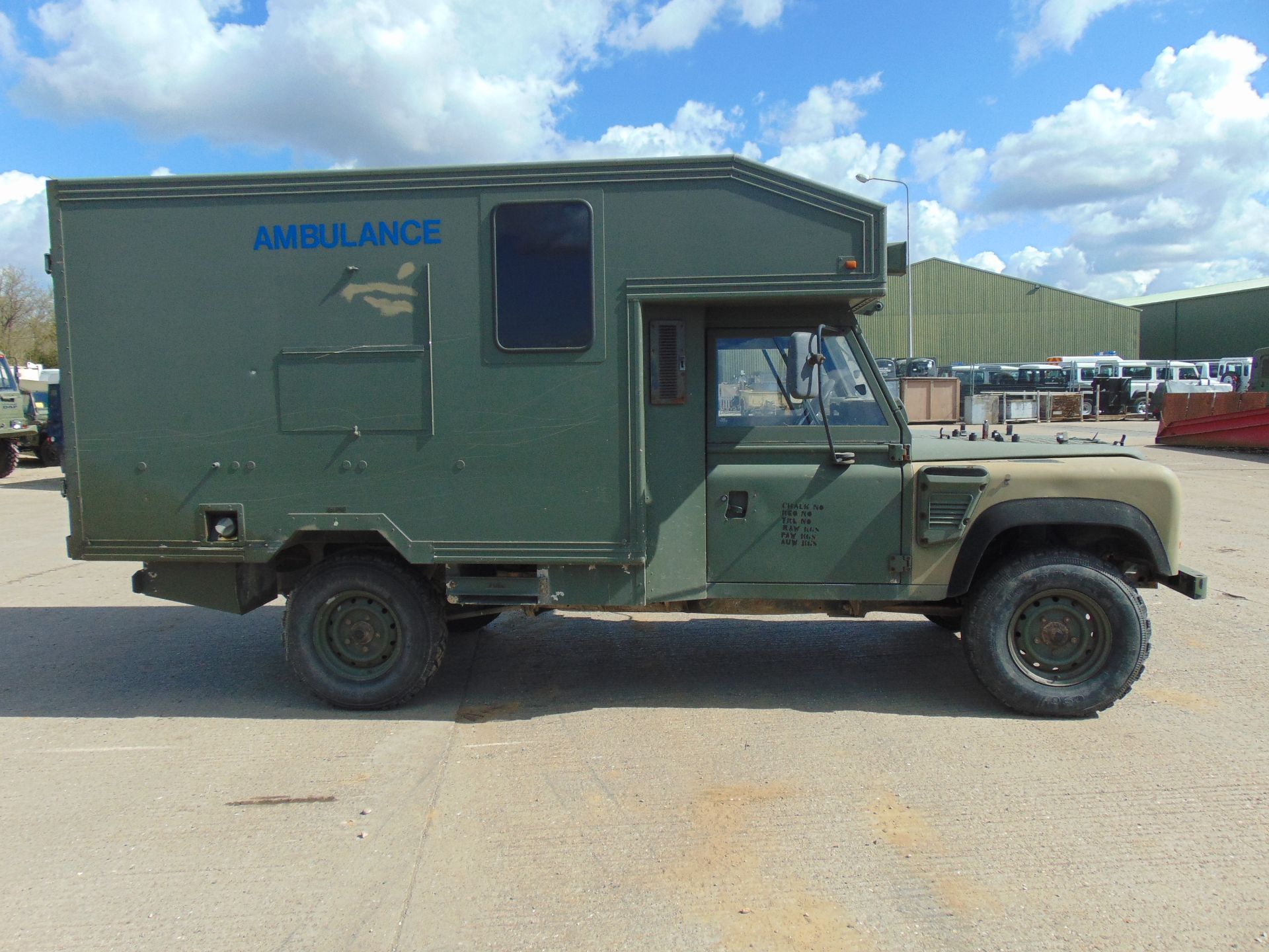 Military Specification Land Rover Wolf 130 ambulance - Bild 5 aus 20