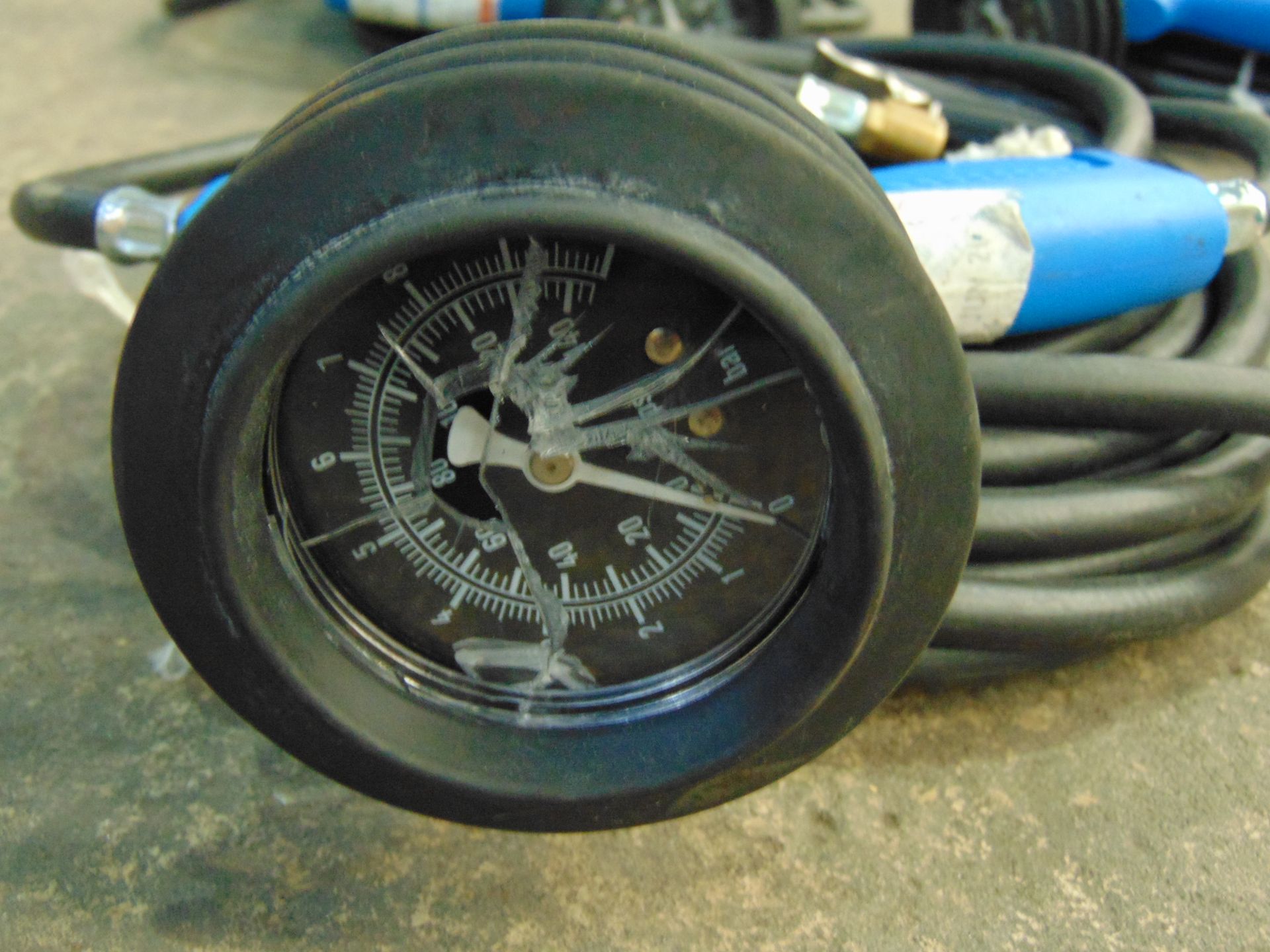 4 x Tyre Inflators with Gauges - Image 9 of 9