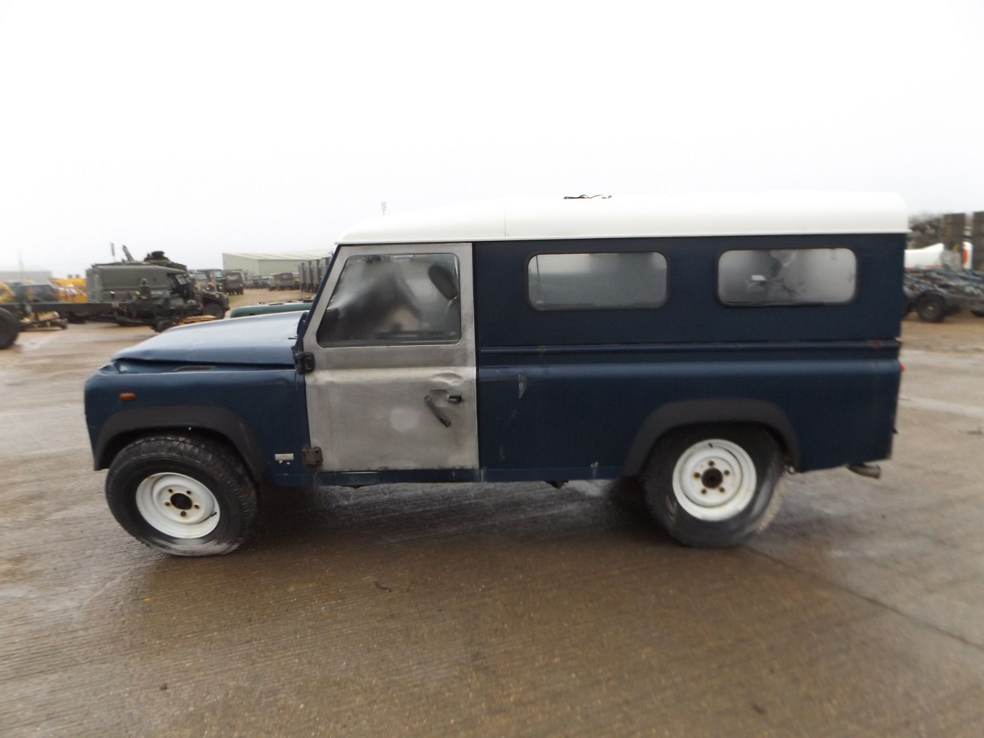 Land Rover Defender 110 TD5 suitable for spares or repairs - Image 4 of 19