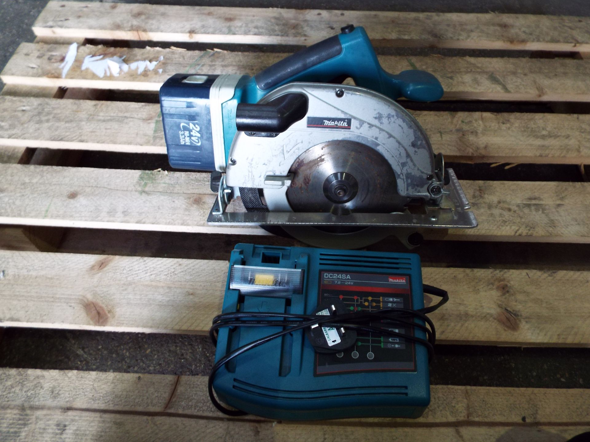 Makita BSR730 Circular Saw with Battery and Charger