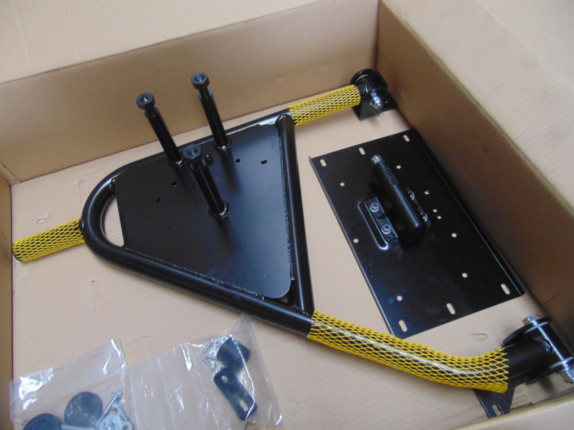 Land Rover Defender Hard Top Swing Out Spare Wheel Carrier Kit VPLDR0130 - Image 2 of 9