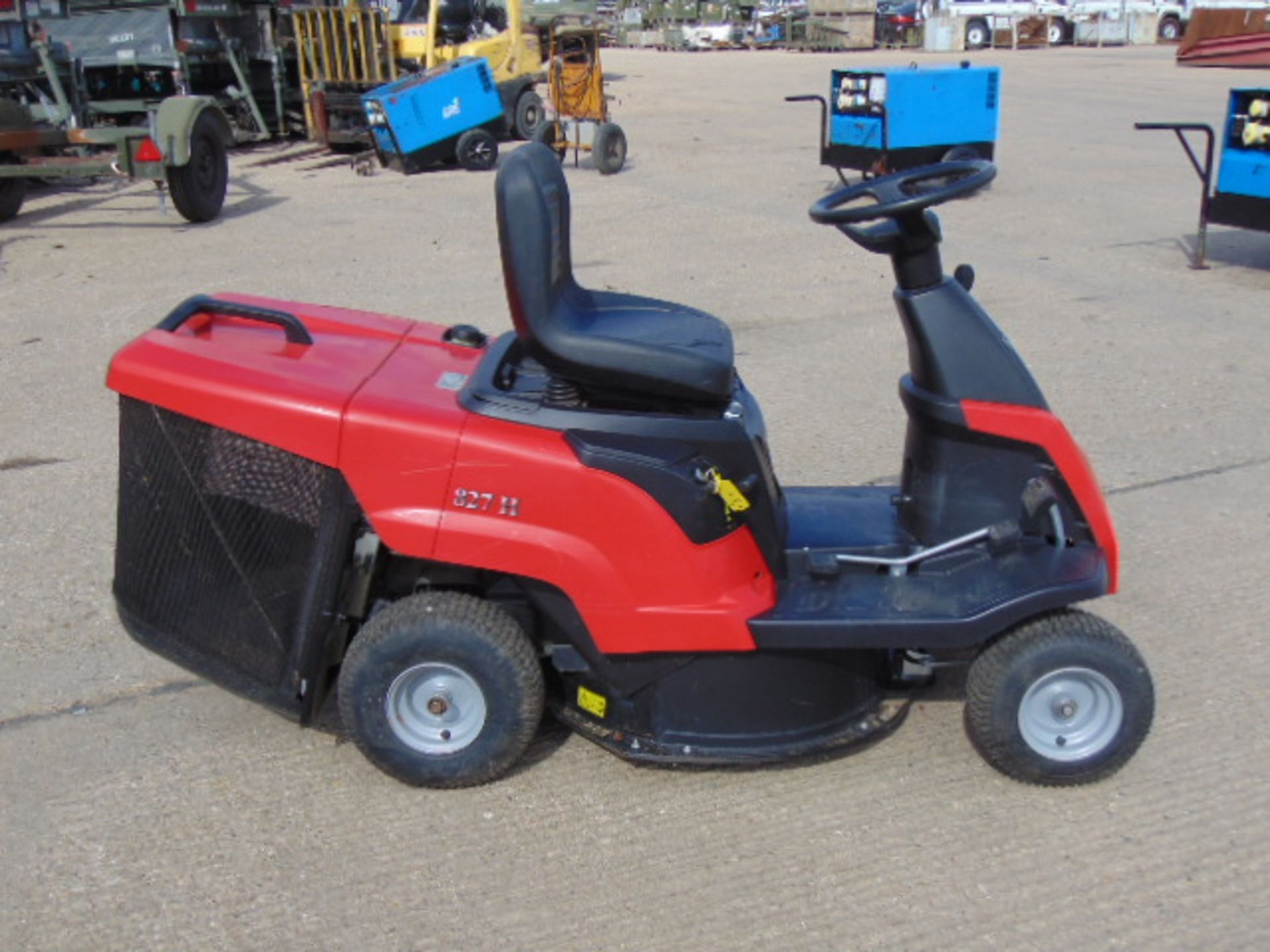 Mountfield 827H Ride On Mower - Bild 8 aus 14