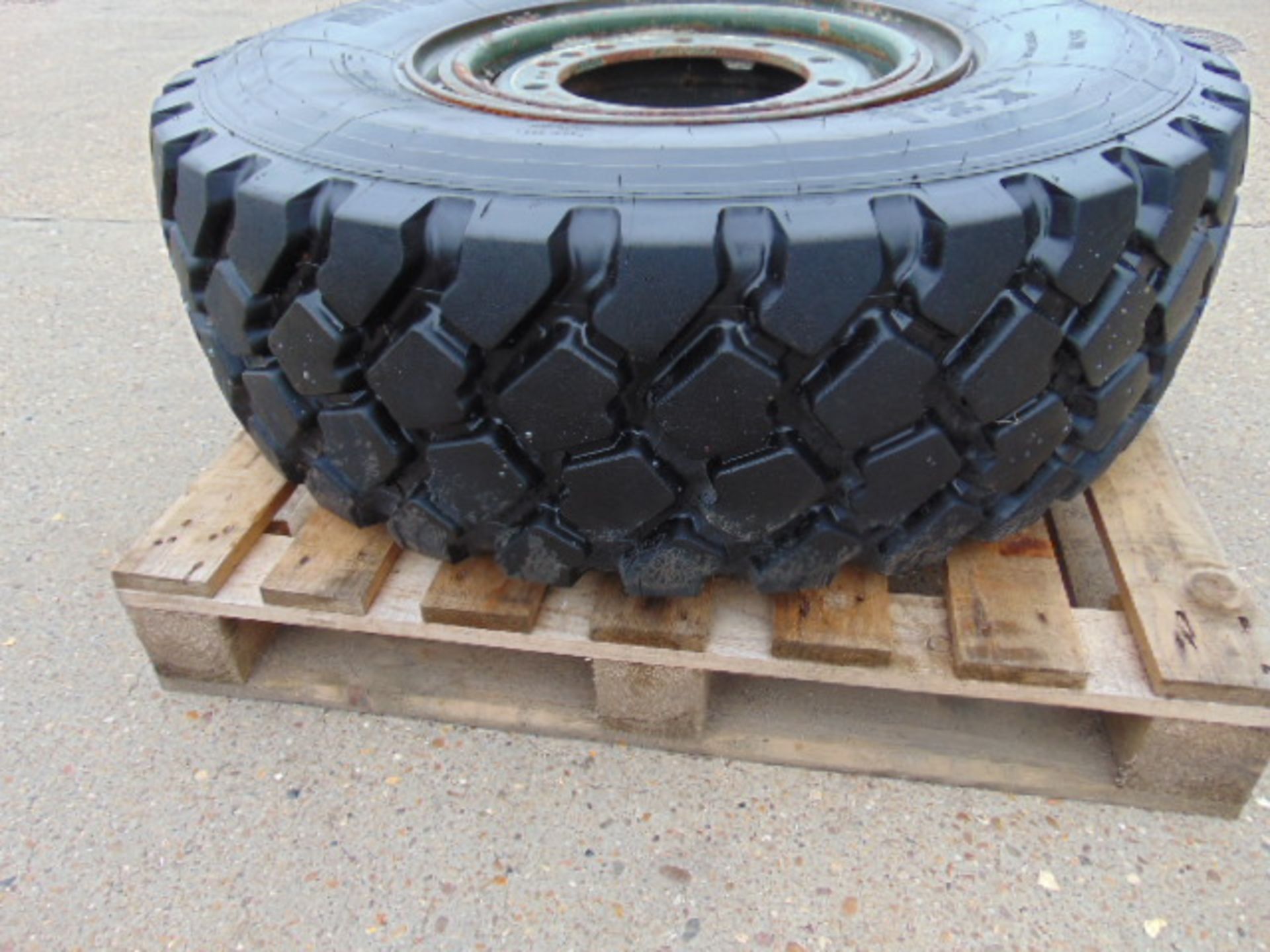 1 x Michelin 365/85 R20 XZL Tyre on an 8 Stud Rim - Image 4 of 5