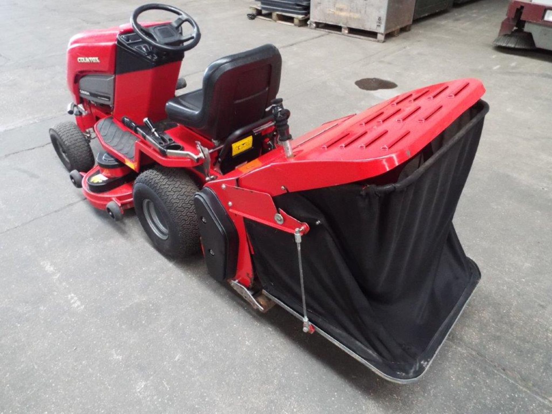 Countax C600H Ride On Mower with Rear Brush and Grass Collector - Bild 5 aus 22