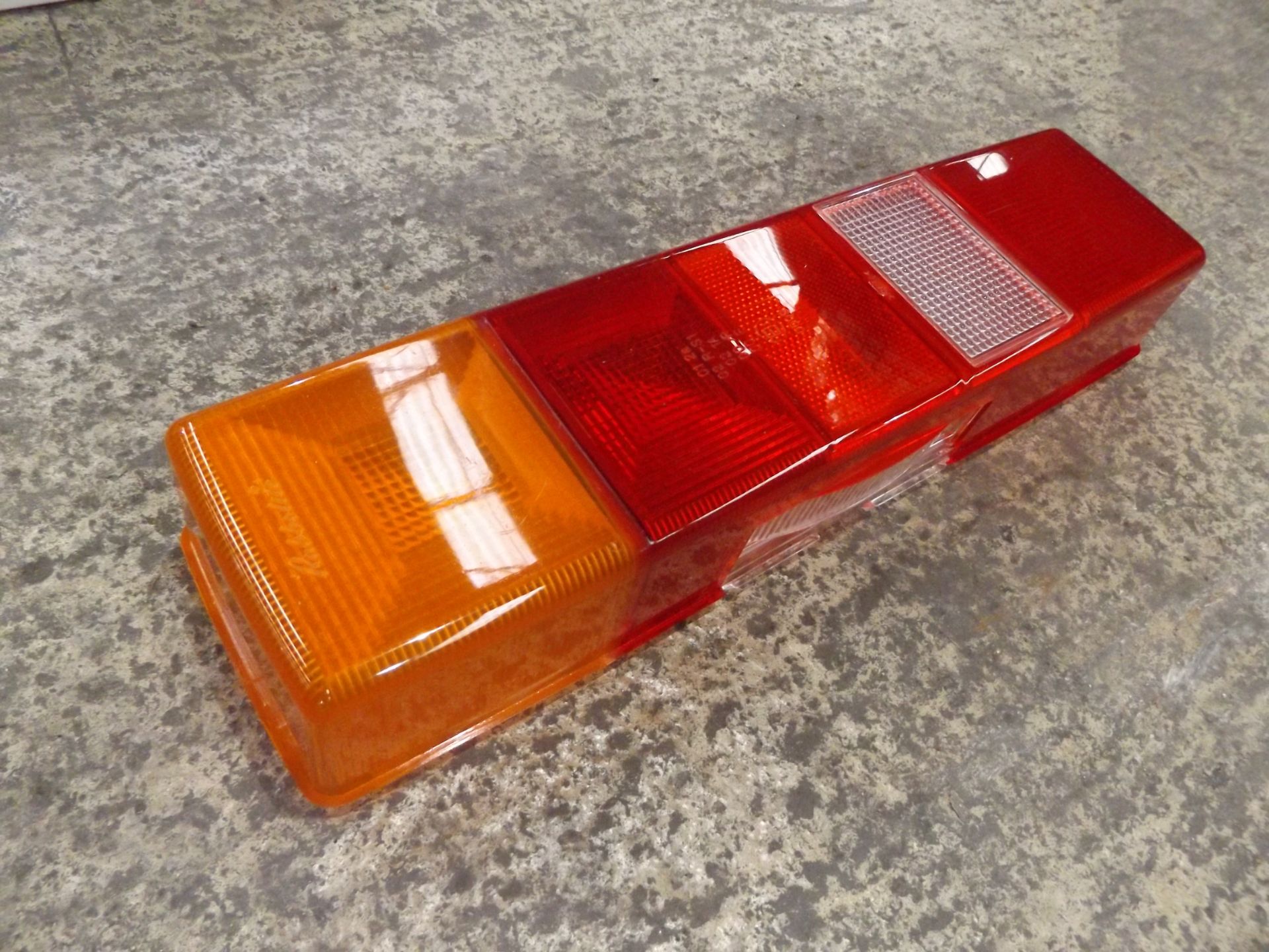 13 x DAF Rear Lamp Lenses P/No BBU3233 - Image 3 of 5