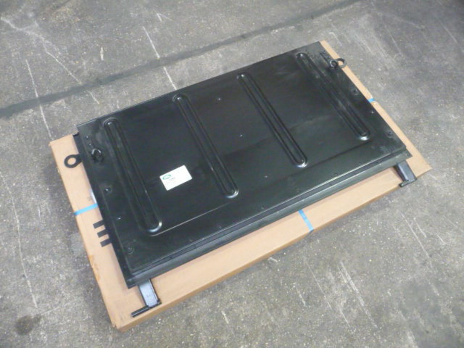 Land Rover Defender Lower Tailgate P/No 320604 - Image 2 of 4