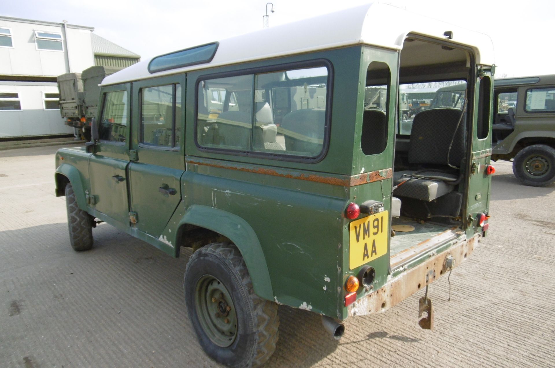 Land Rover Defender 110 TD5 Spares Or Repair - Image 5 of 13