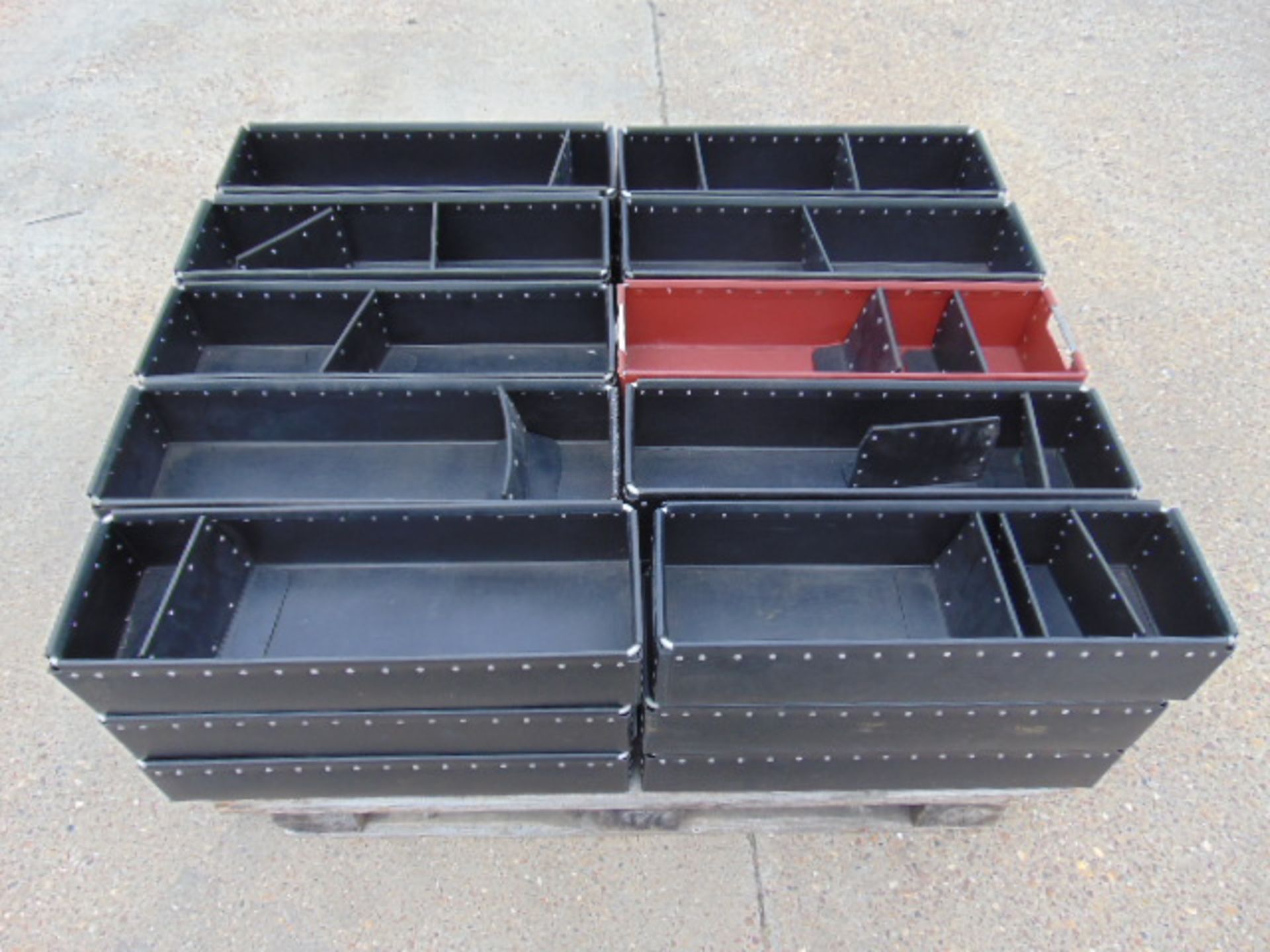 30 x Heavy Duty Tote Storage Boxes with Dividers - Image 3 of 8