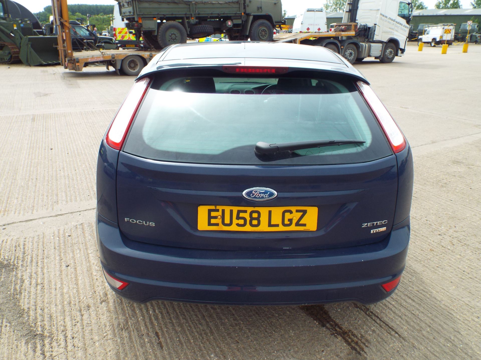 Ford Focus 1.8 TDDI Zetec Hatchback - Image 6 of 24