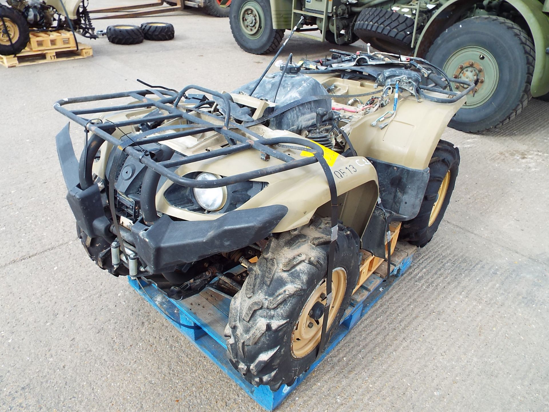 Military Specification Yamaha Grizzly 450 4 x 4 ATV Quad Bike with Winch - Bild 3 aus 20