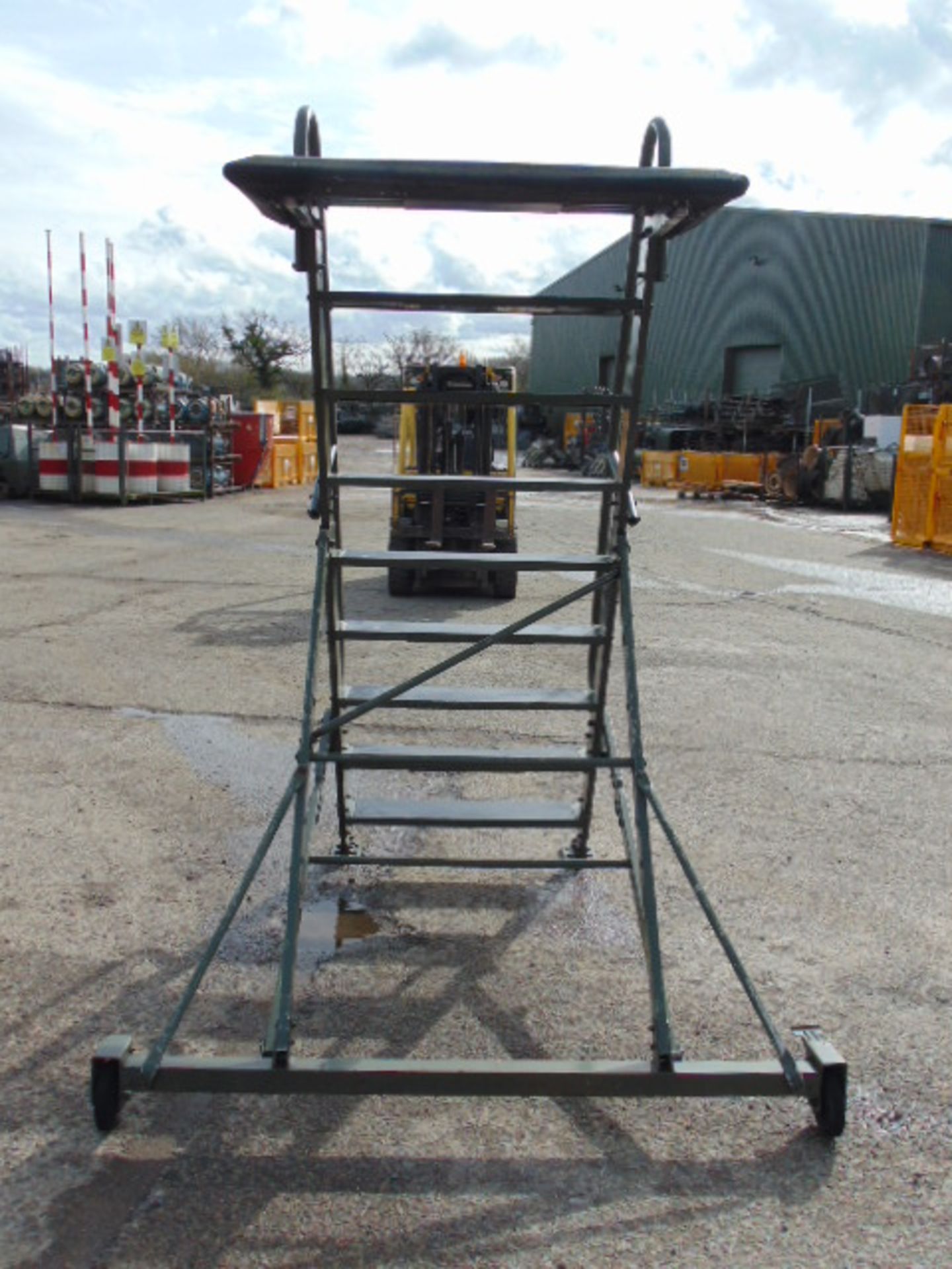 2.2m 9-Step Mobile Access Ladder - Image 4 of 8
