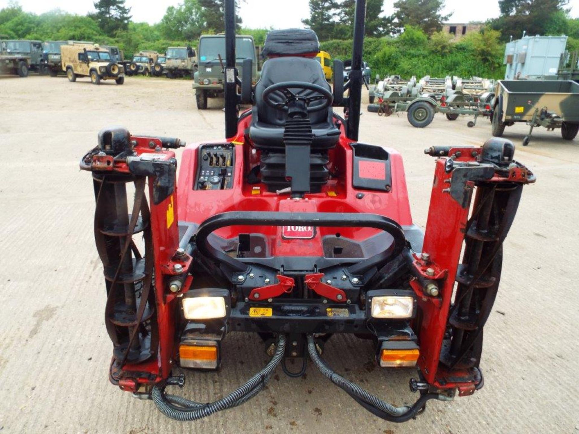 Toro LT340 4WD Triple Gang Ride on Mower - Image 12 of 27