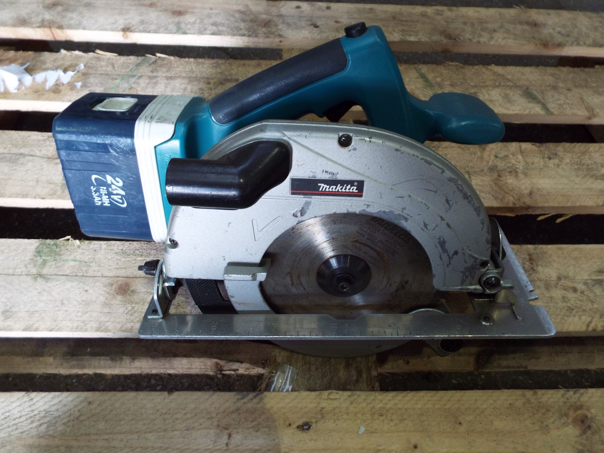 Makita BSR730 Circular Saw with Battery and Charger - Image 3 of 7
