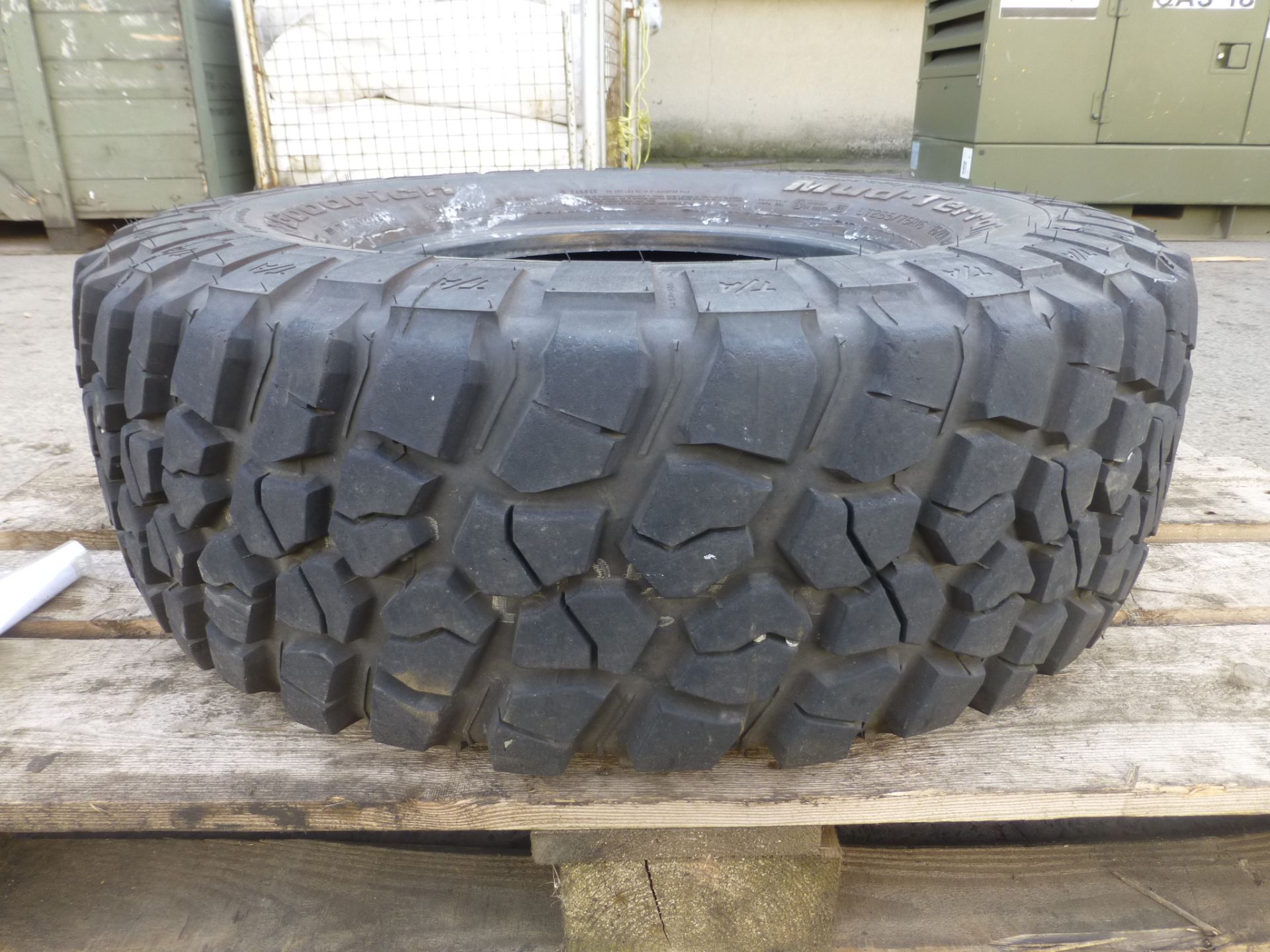 1 x BF Goodrich Mud Terrain TA LT 285/75 R16 Tyre - Bild 2 aus 6
