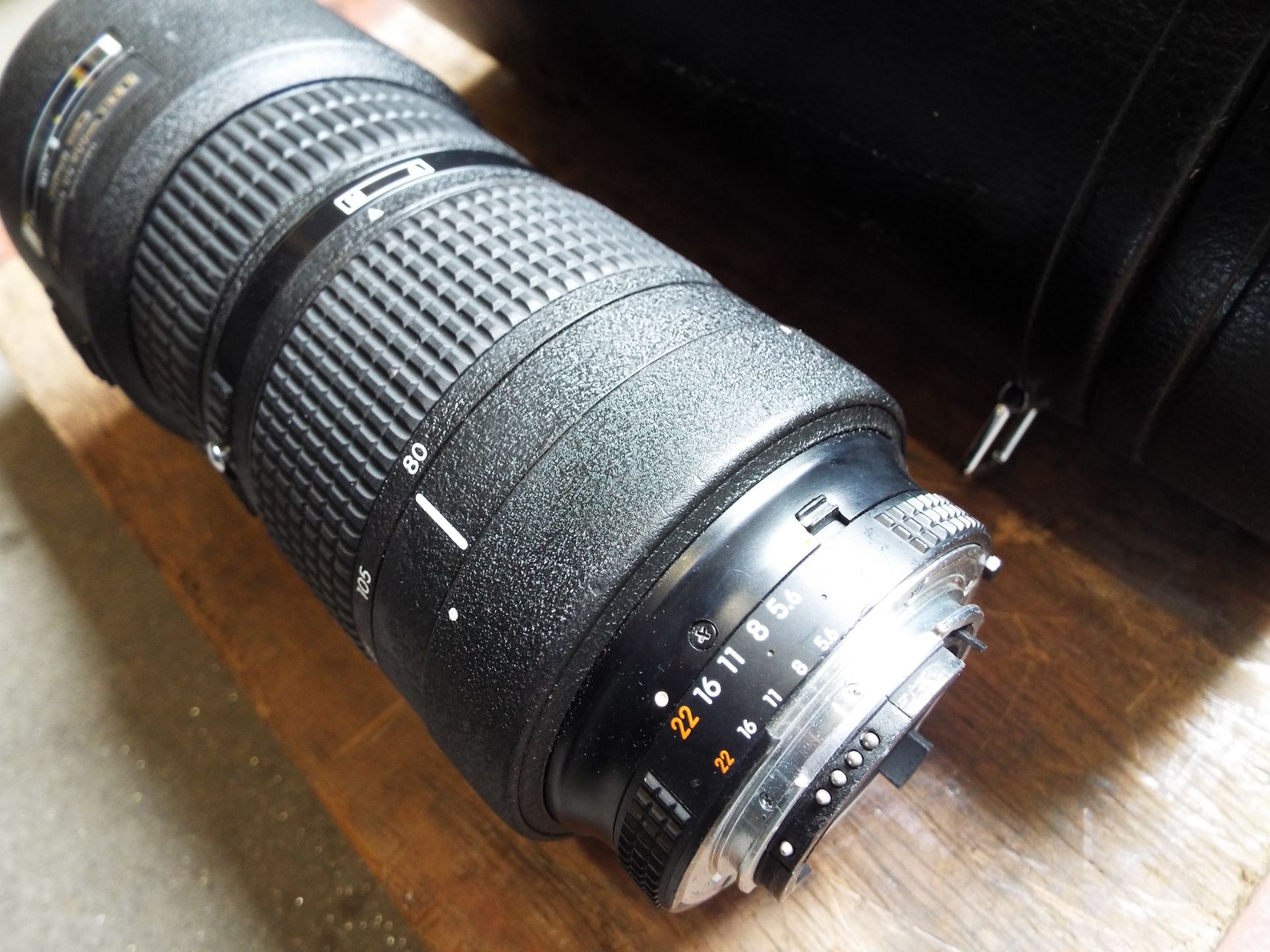 Nikon ED AF Nikkor 80-200mm 1:2.8 D Lense with Leather Carry Case - Bild 5 aus 7