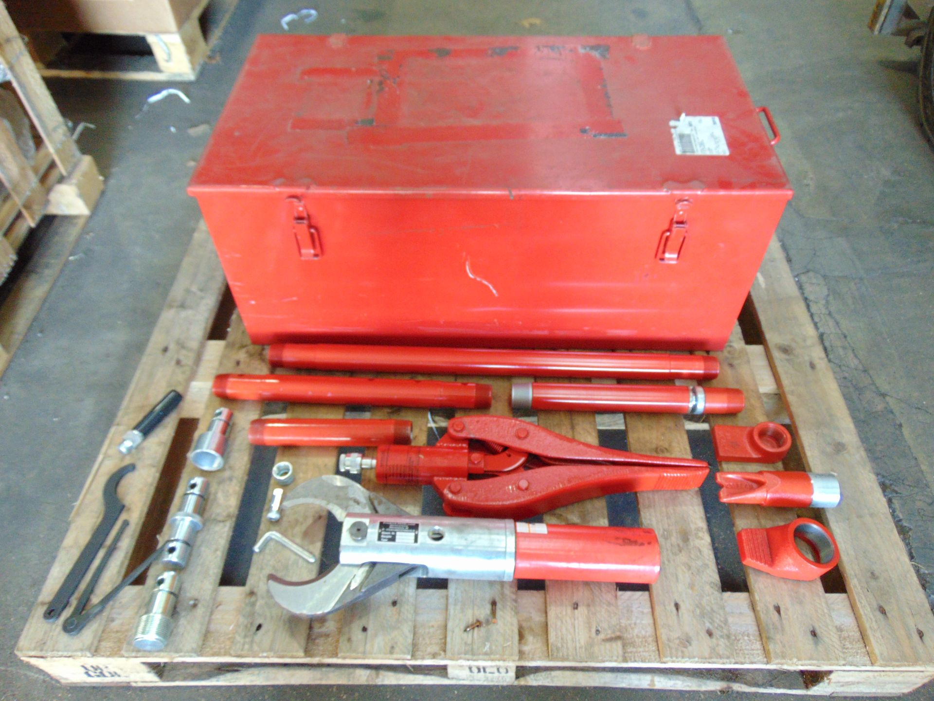 Unissued Blackhawk Hydraulic Rescue Kit equipment - Image 2 of 12