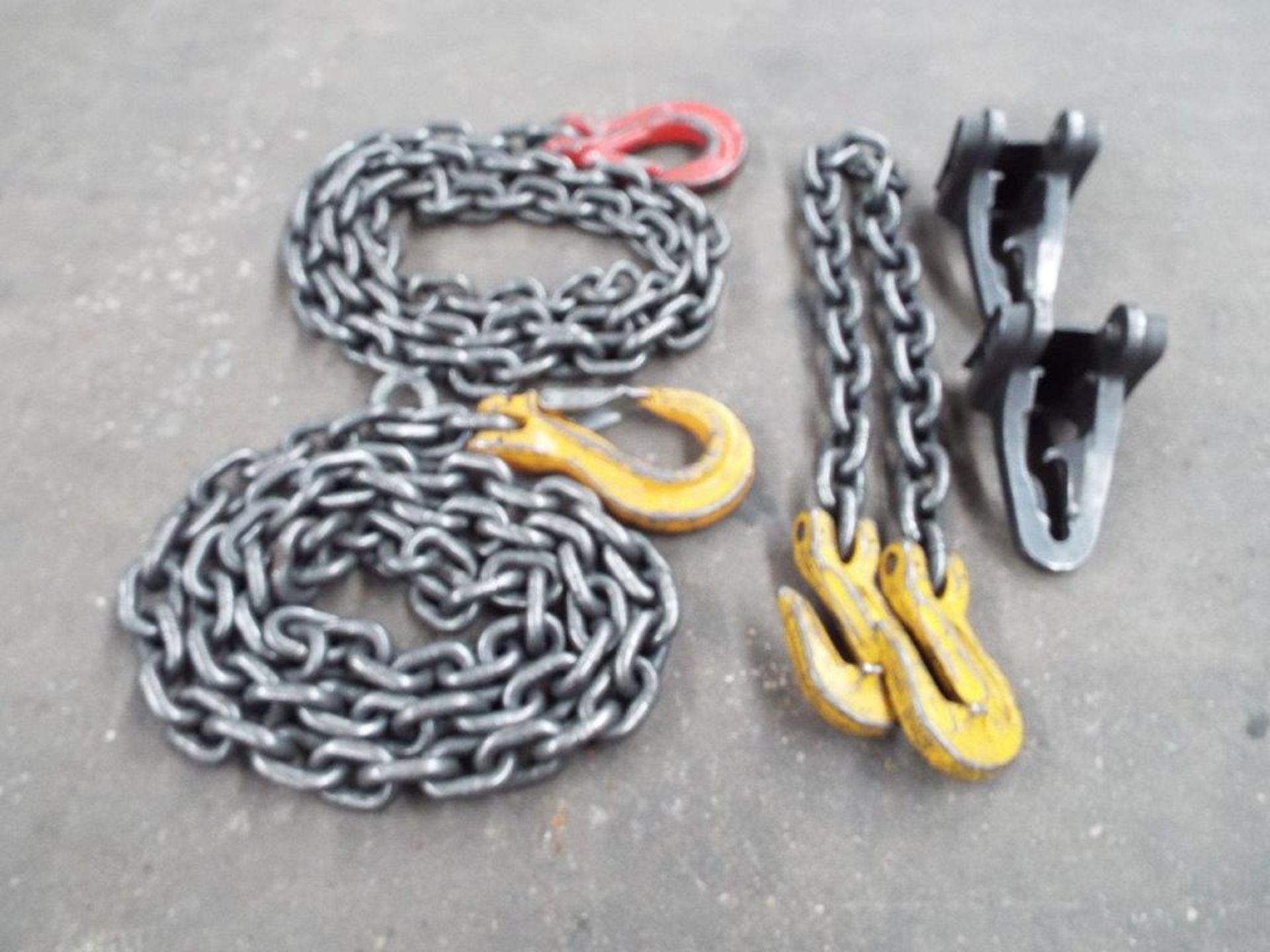 3 x Heavy Duty Chains and 2 x Hook Assys