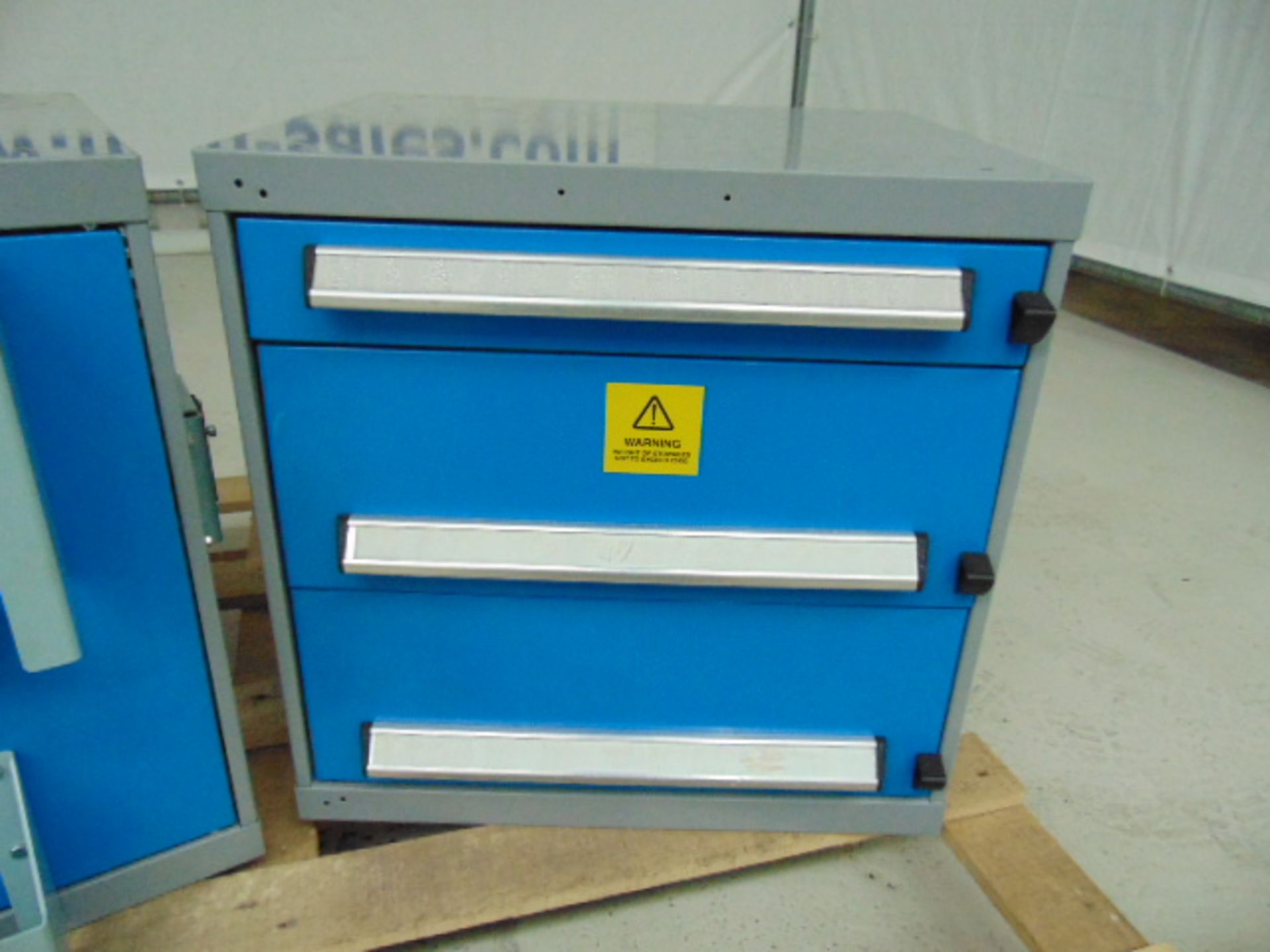 Heavy Duty Storage Cabinet and Drawers - Image 4 of 7