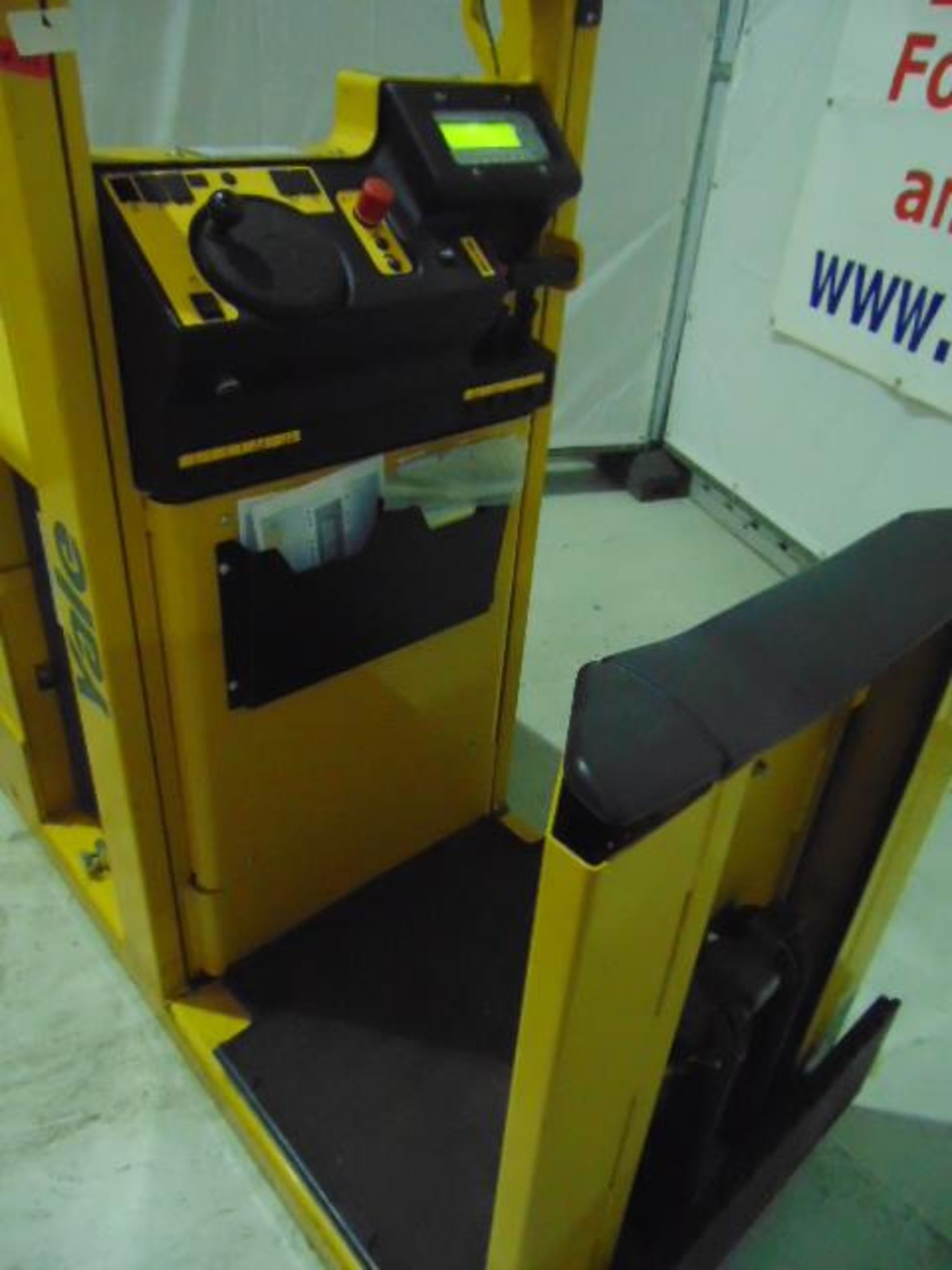 Yale MO10E AC Self Propelled Electric Pallet Truck - Bild 5 aus 14