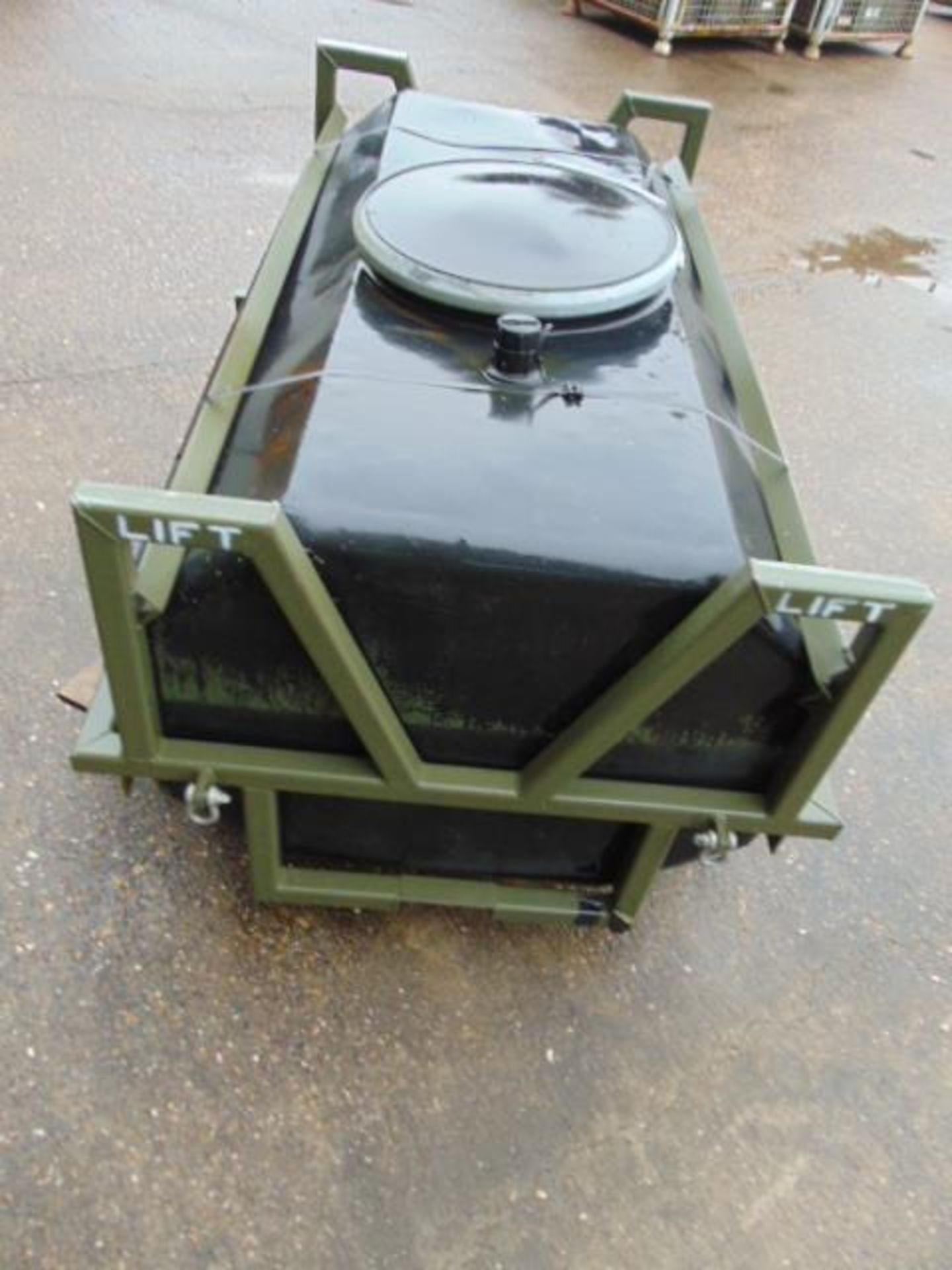 Trailer Mountable Water Tank with Frame - Image 2 of 4